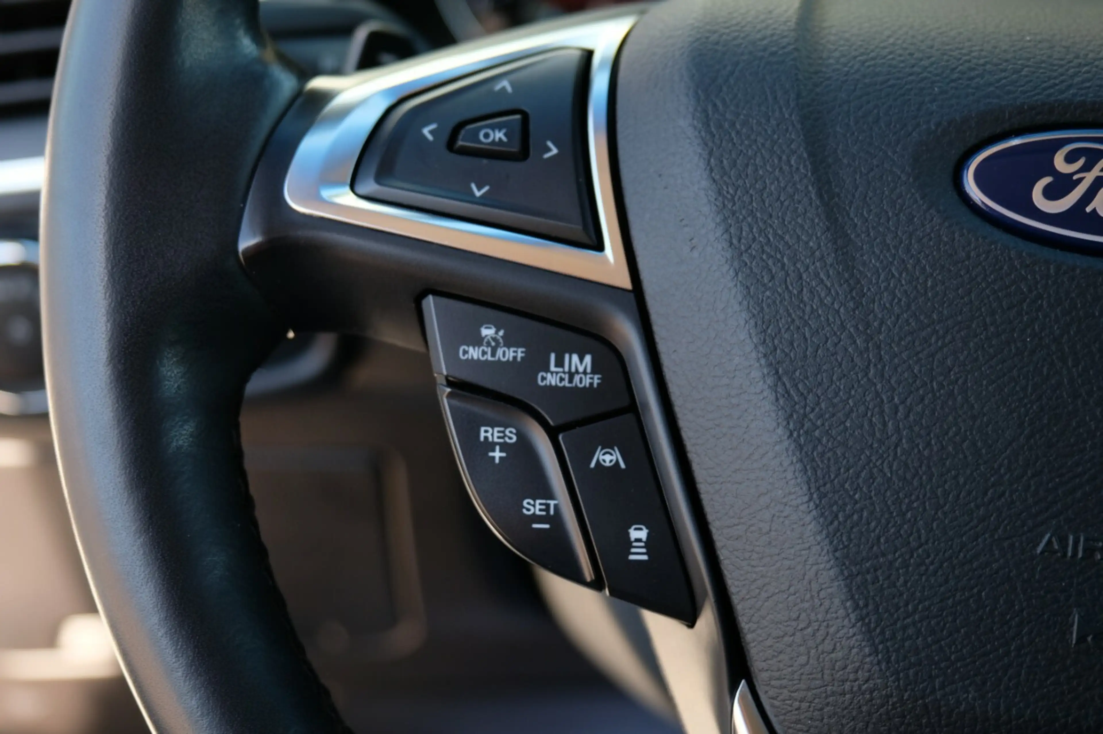 Ford Edge Vignale 4x4 Pano Standheizung — photo 23