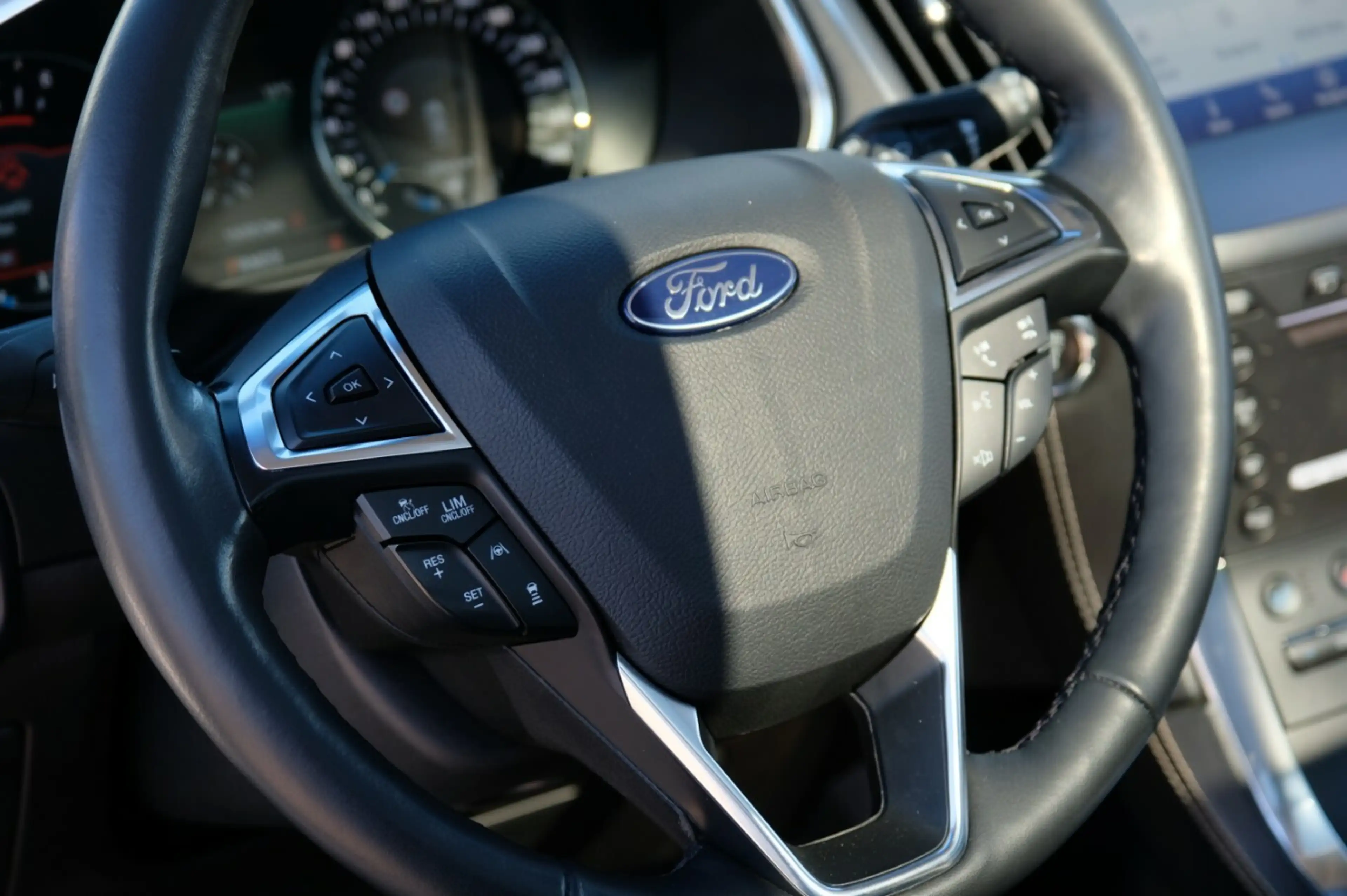 Ford Edge Vignale 4x4 Pano Standheizung — photo 9