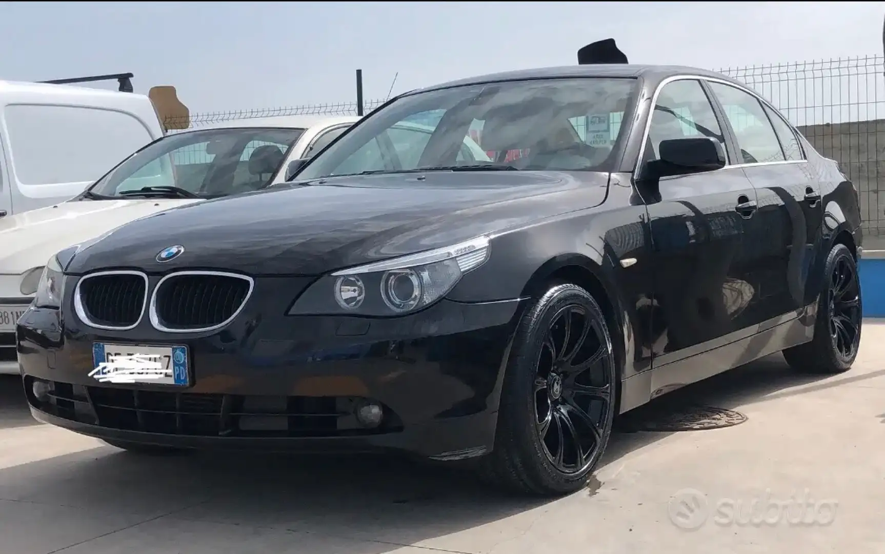 BMW 520 520d Attiva Siyah - 1