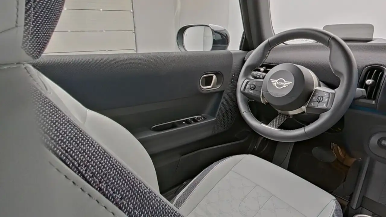MINI Cooper C Cabrio Classic Trim 22
