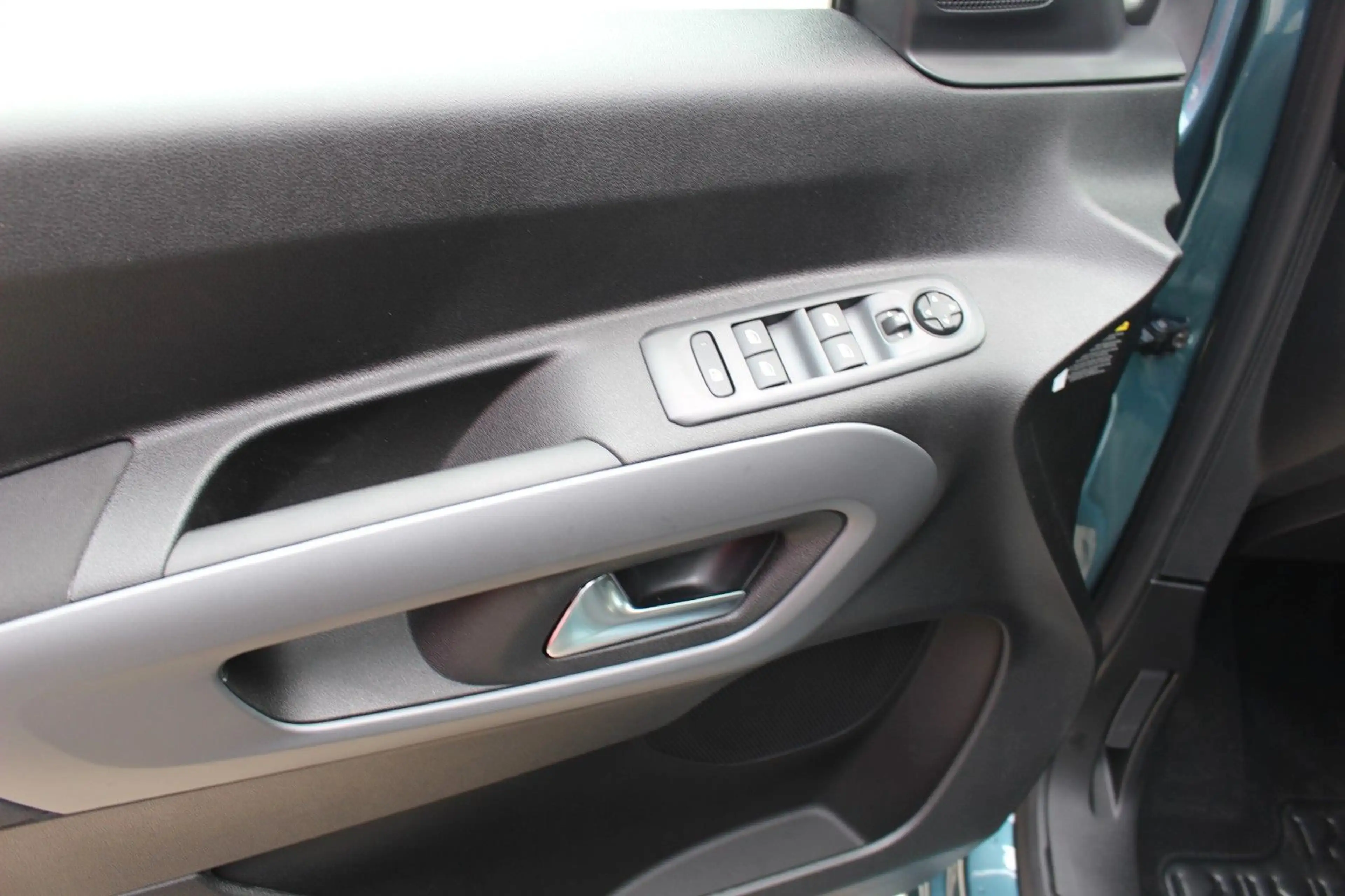 Fiat Qubo L 5-Sitzer L1 1.5 Diesel 96 kW Icon — photo 10