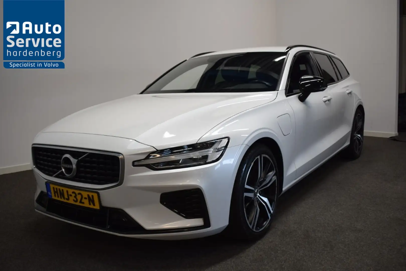 Volvo V60 2.0 T6 341pk AUT8 Twin Engine AWD R-Design Trekhaa Wit - 1