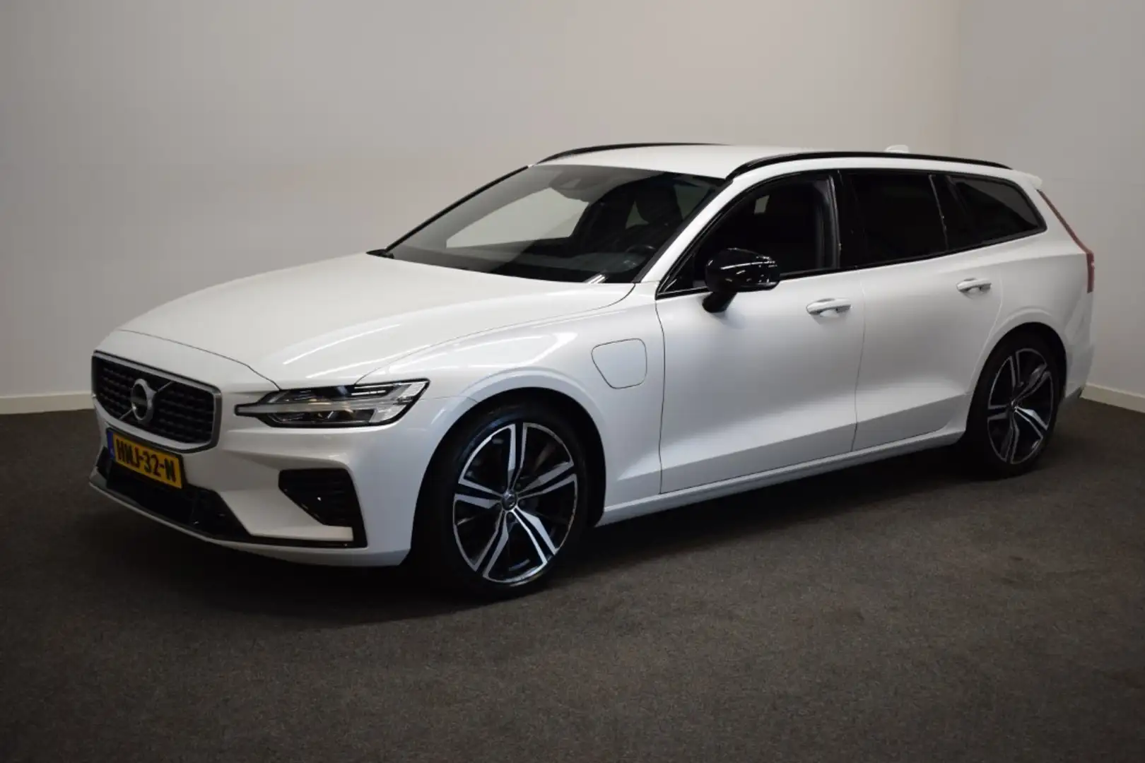 Volvo V60 2.0 T6 341pk AUT8 Twin Engine AWD R-Design Trekhaa Wit - 2