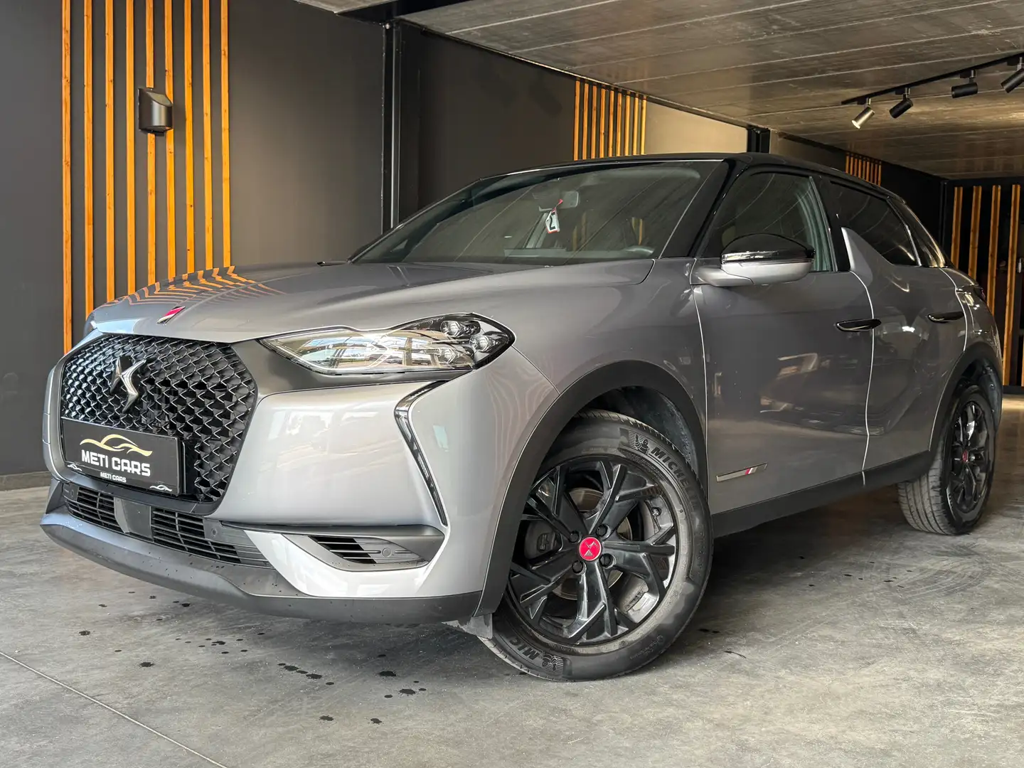 DS Automobiles DS 3 Crossback Performance Line | Alcantara | Carplay | Stoelver. Grijs - 1