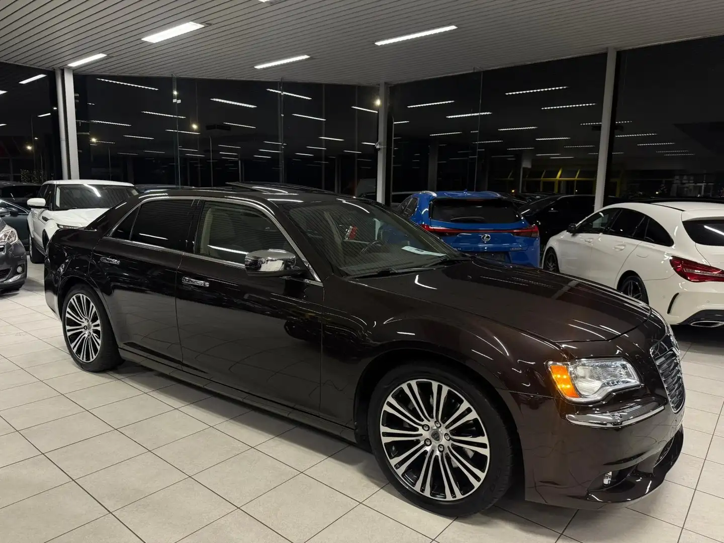 Lancia Thema 3.0D 176kW V6 Année 10/2012, 73.000km E5 Braun - 2
