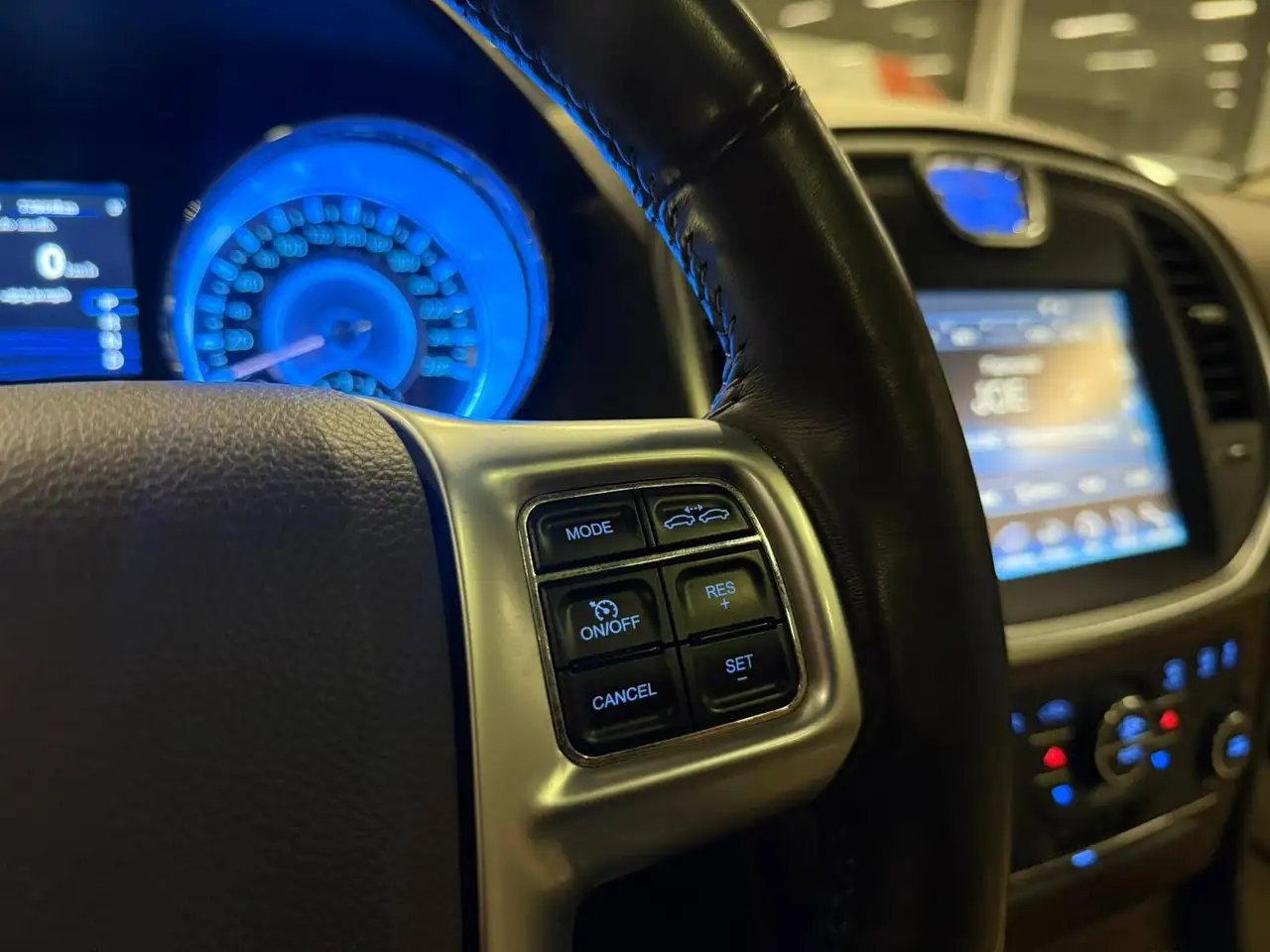 LANCIA THEMA 3.0D  V6 239 ch BVA - CAMÉRA D'AIDE AU STATIONNEMENT - TOIT OUVRANT - TOIT PANORAMIQUE