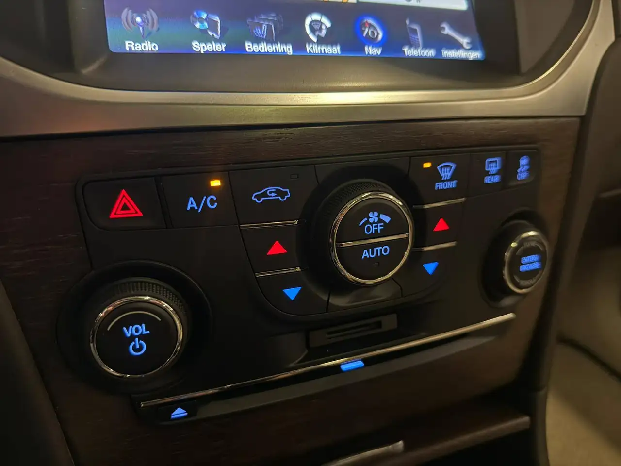 LANCIA THEMA 3.0D  V6 239 ch BVA - CAMÉRA D'AIDE AU STATIONNEMENT - TOIT OUVRANT - TOIT PANORAMIQUE