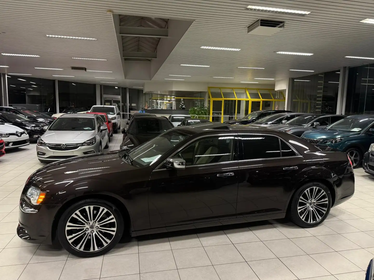 Lancia Thema 3.0D 176kW V6 Année 10/2012, 73.000km E5 Braun - 1