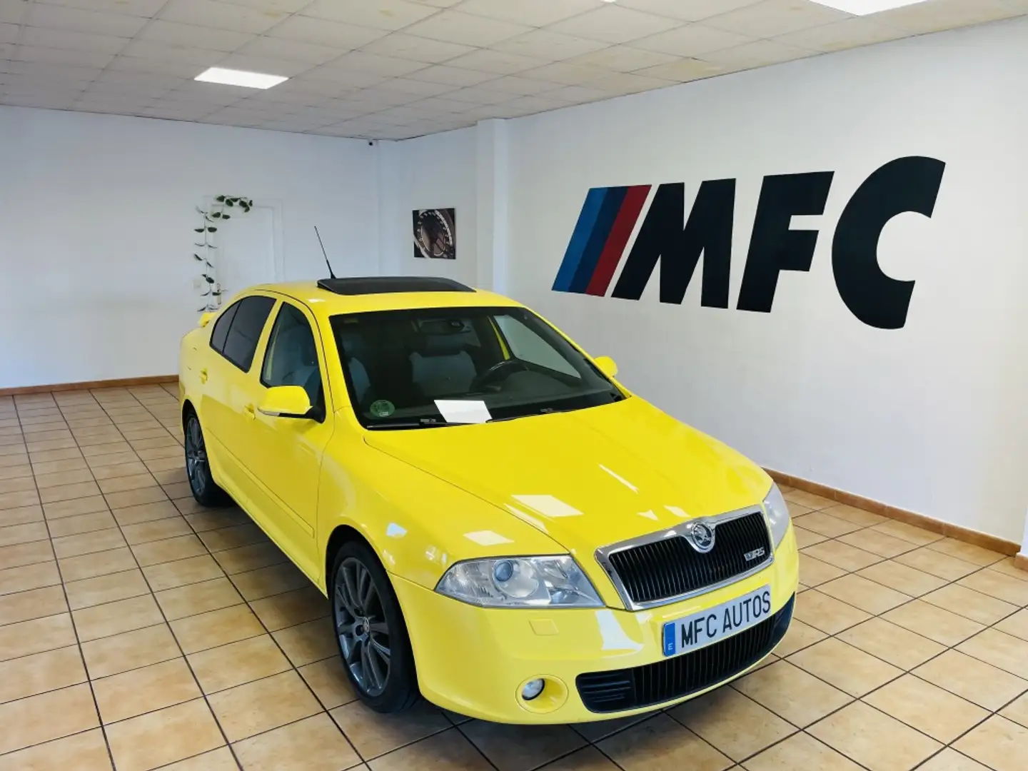 Skoda Octavia 2.0TSI RS Amarillo - 1