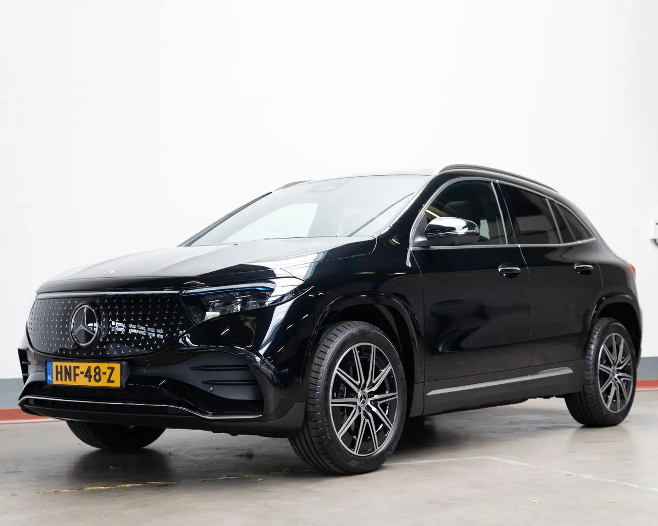 Mercedes-Benz EQA 250 250+ Business Solution AMG 71 kWh Noir - 1