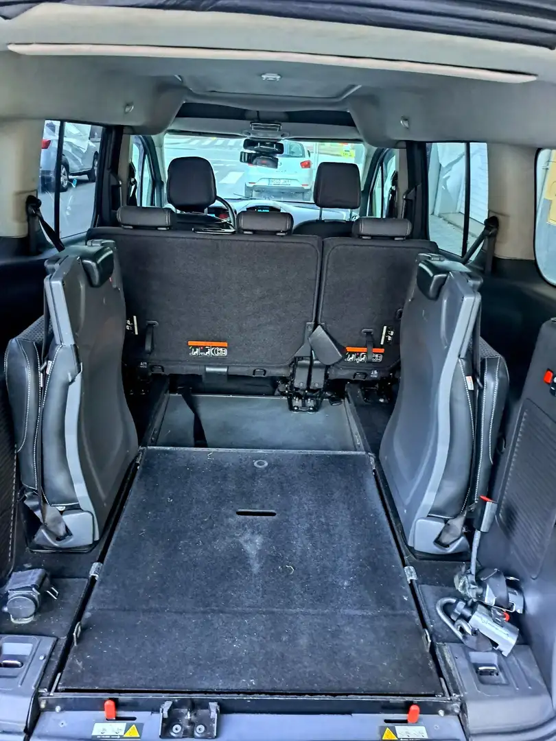 Ford Grand Tourneo 7 - 2