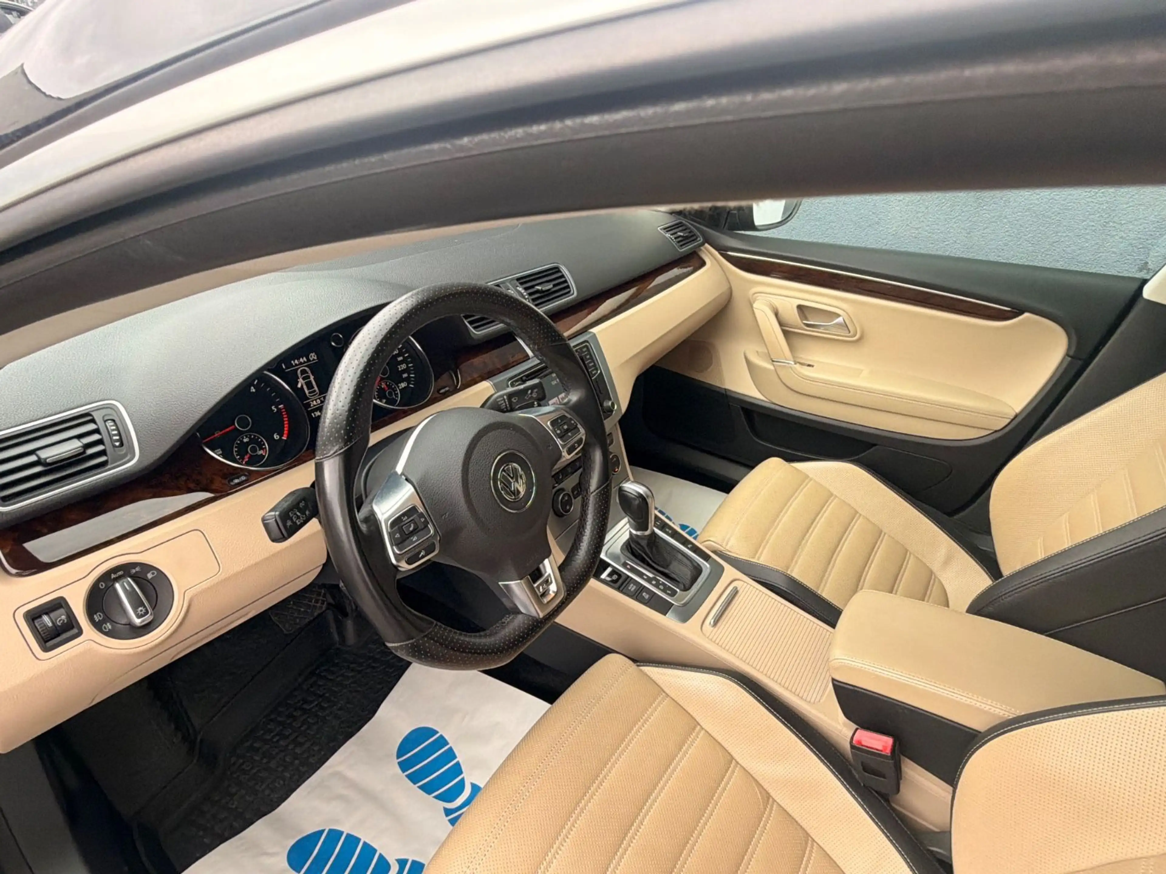 Volkswagen CC 2.0 TDI R-line Automatik BMT — photo 8