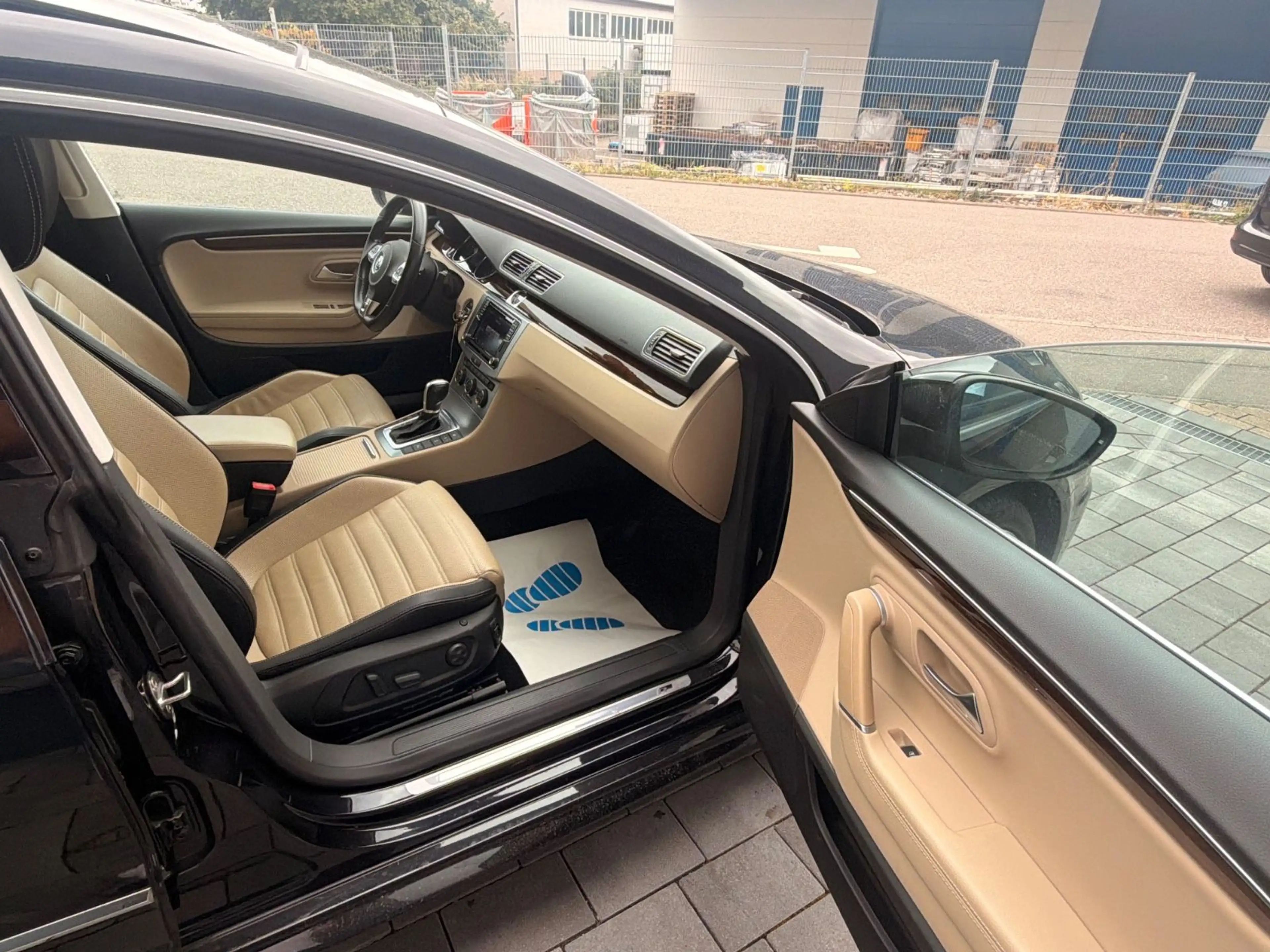 Volkswagen CC 2.0 TDI R-line Automatik BMT — photo 12