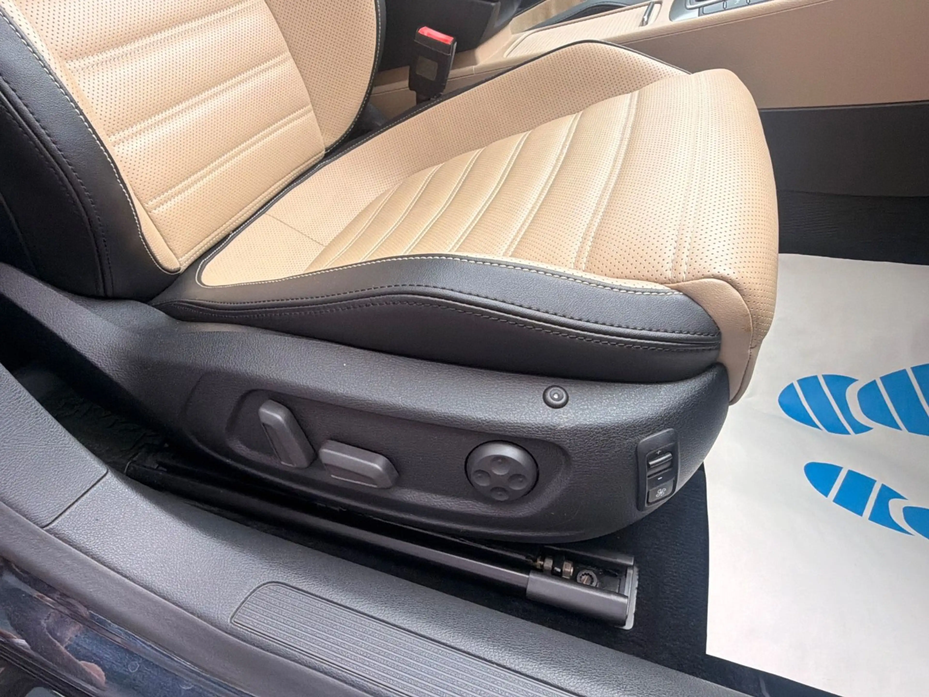 Volkswagen CC 2.0 TDI R-line Automatik BMT — photo 11