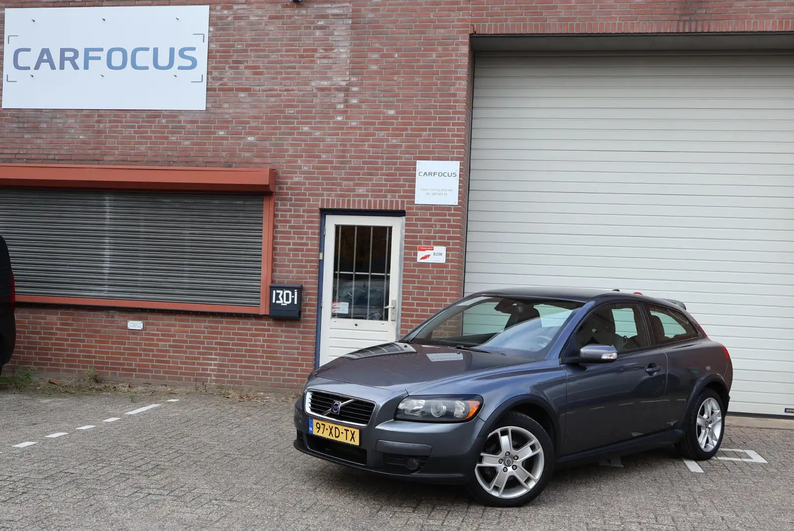 Volvo C30 1.6 Momentum 2e eigenaar APK Trekhaak Cruise NAP A Grey - 1