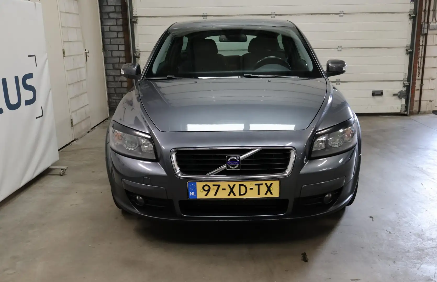 Volvo C30 1.6 Momentum 2e eigenaar APK Trekhaak Cruise NAP A Grey - 2