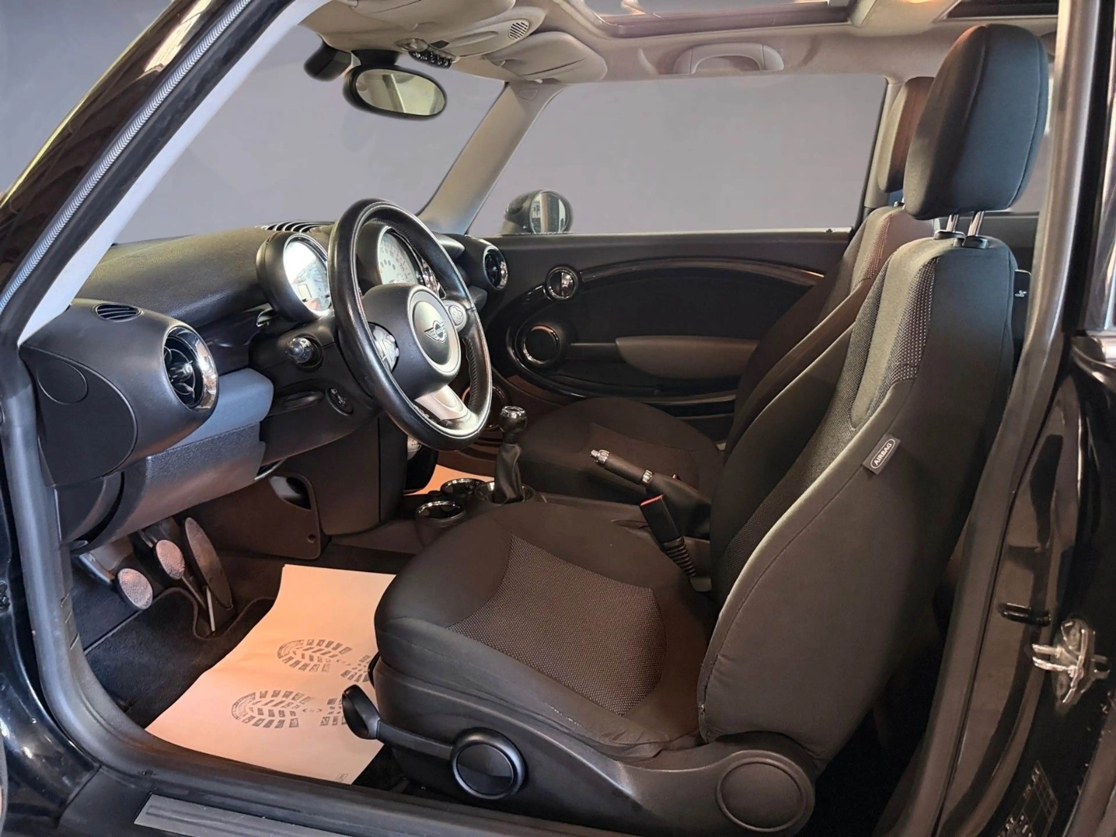 MINI One 95PS Pano PDC Sitzheizung TÜV Inspektion NEU — photo 11