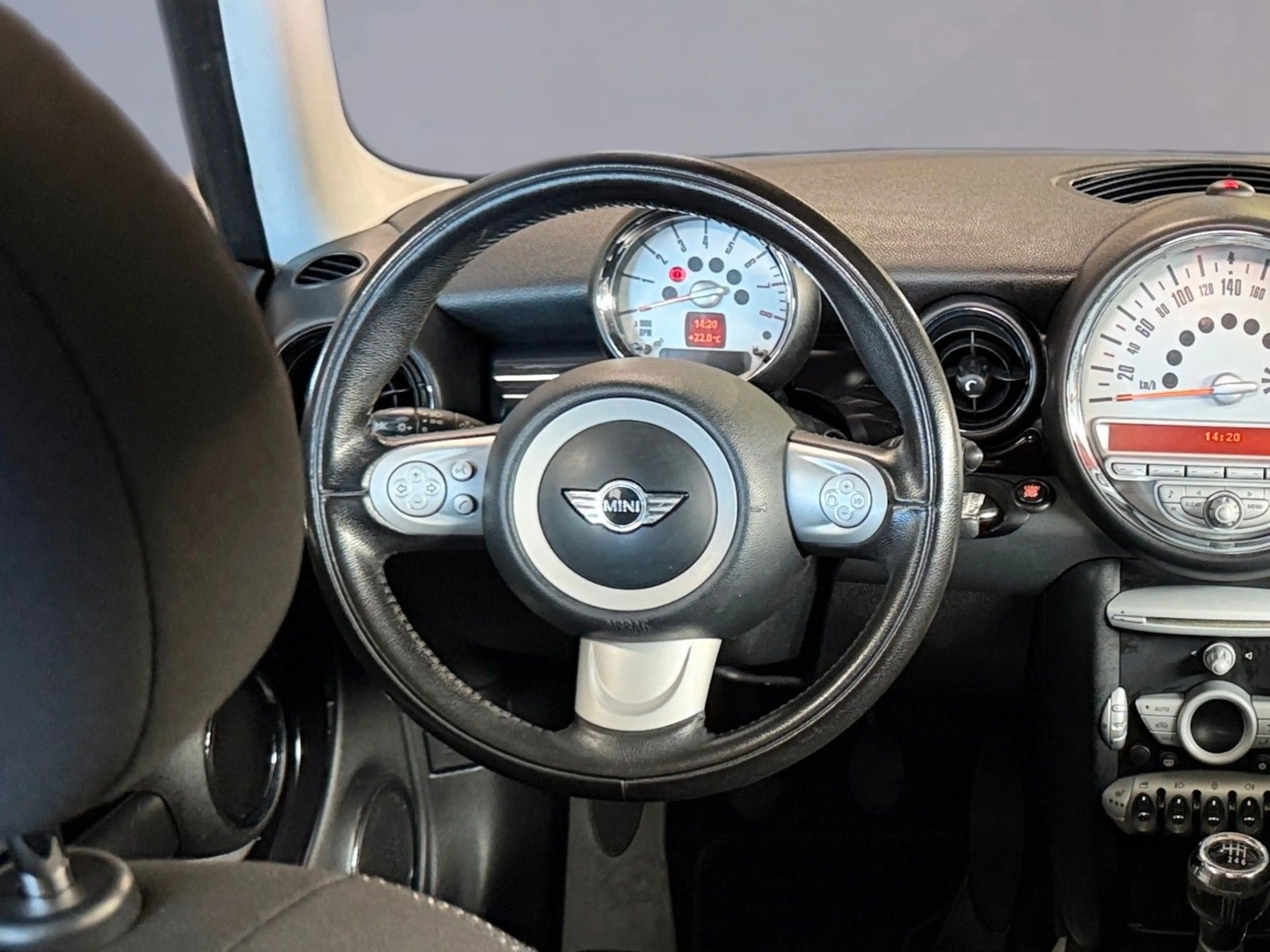 MINI One 95PS Pano PDC Sitzheizung TÜV Inspektion NEU — photo 13