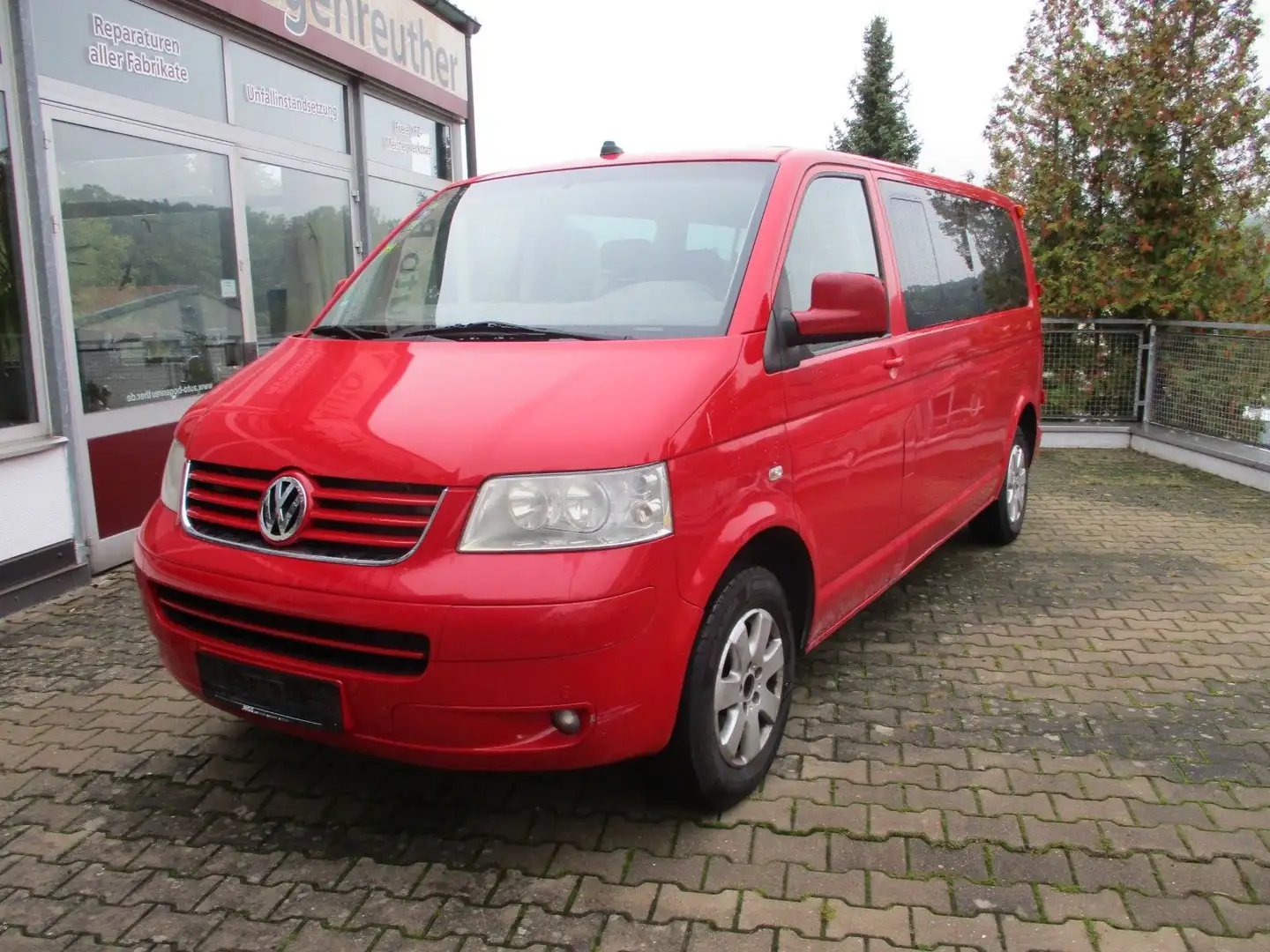 Volkswagen T5 Caravelle lang L2+8-Sitzer+Klima+AHK Rot - 1