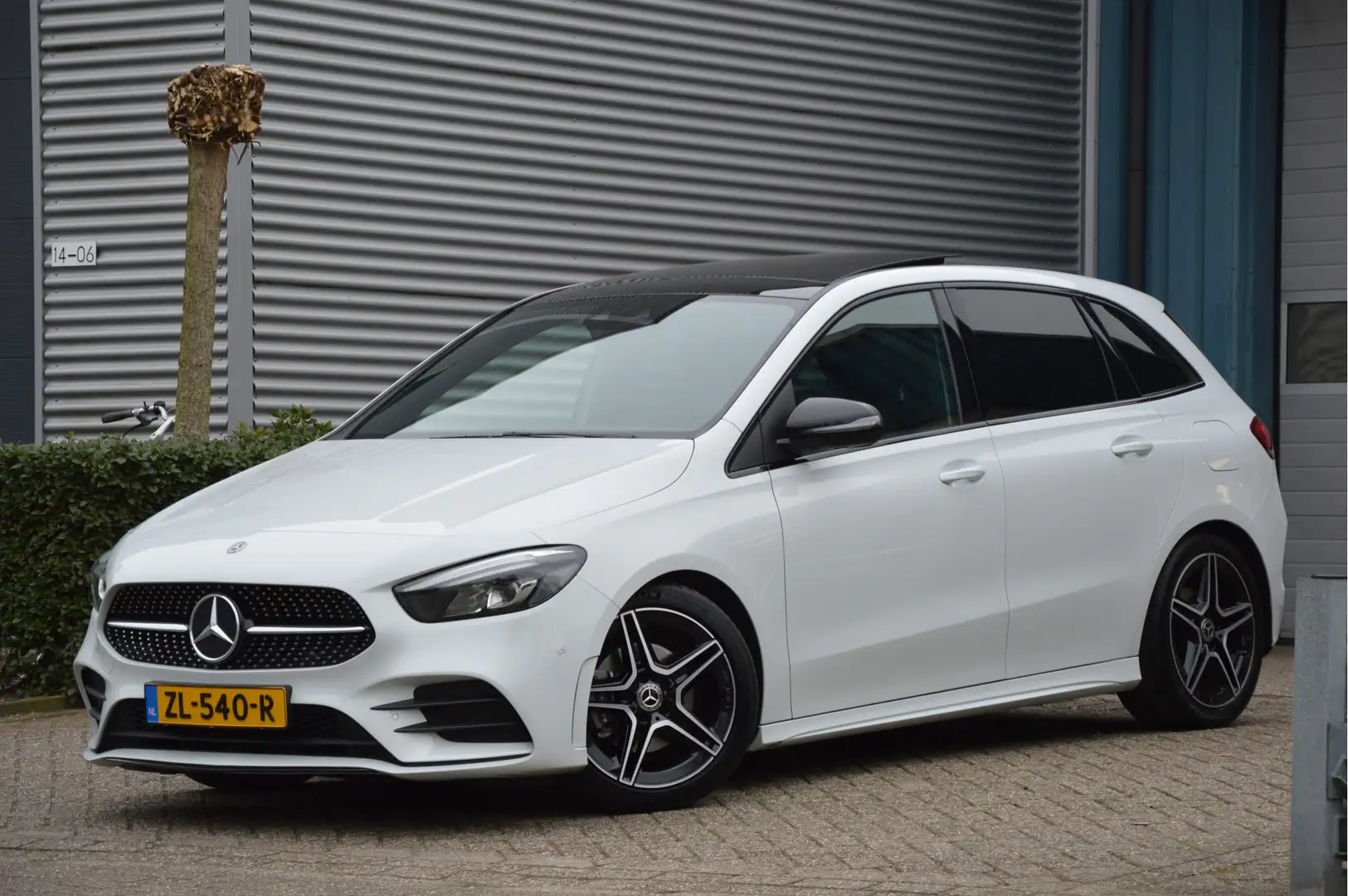 Mercedes-Benz B 180 AMG | LED | CARPLAY | CAMERA | PANODAK | NIGHTPAKK Blanc - 1