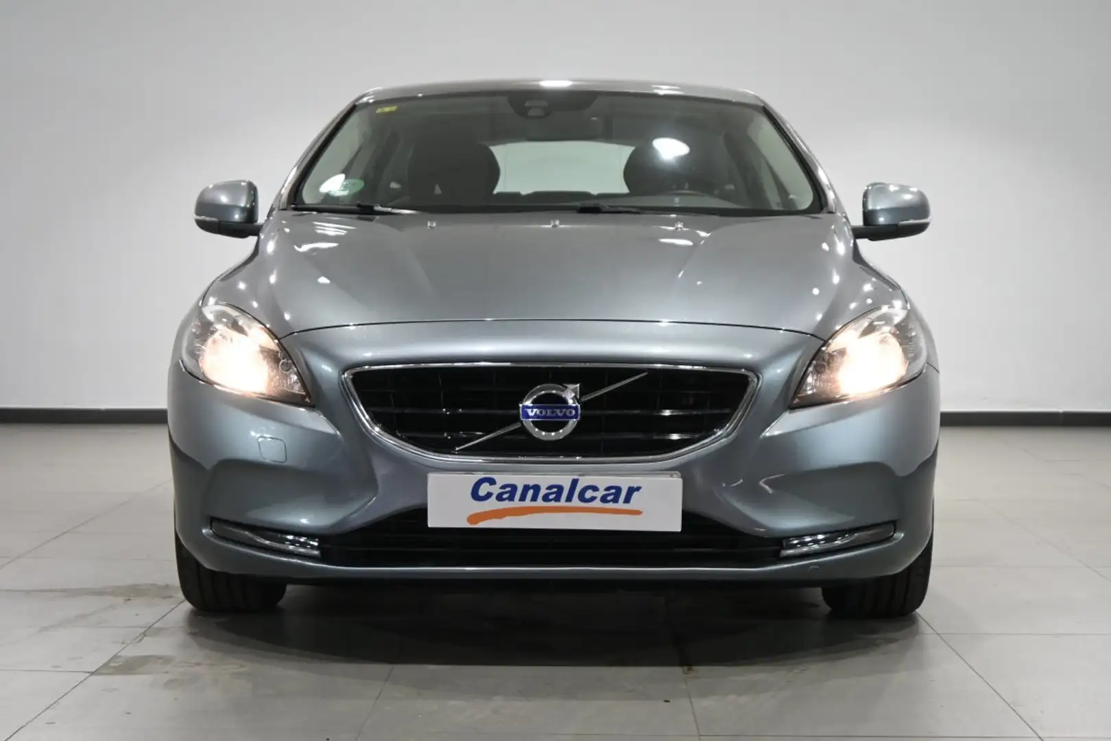 Volvo V40 D3 Momentum 150 Gris - 2