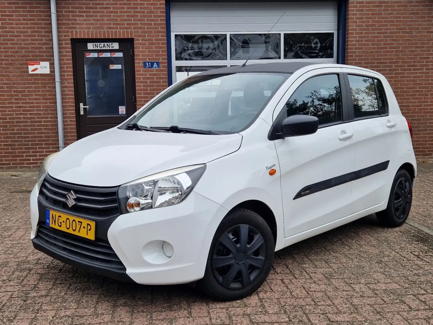 Suzuki Celerio 1.0i Comfort Airco 5-drs NL-auto Trekhaak Wit - 1