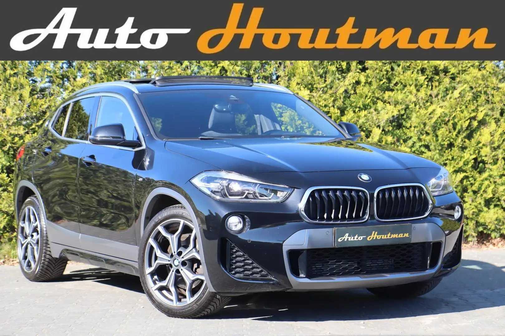 BMW X2 sDrive20i 192PK M-pakket High Executive Edition Hu Zwart - 1