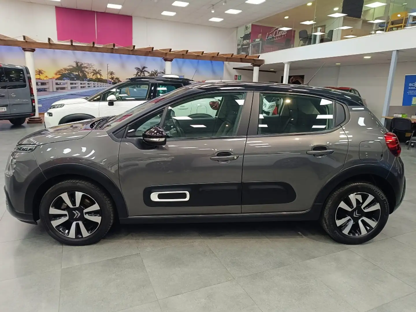 Citroen C3 1.2 PureTech S&S Shine 83 Grijs - 2