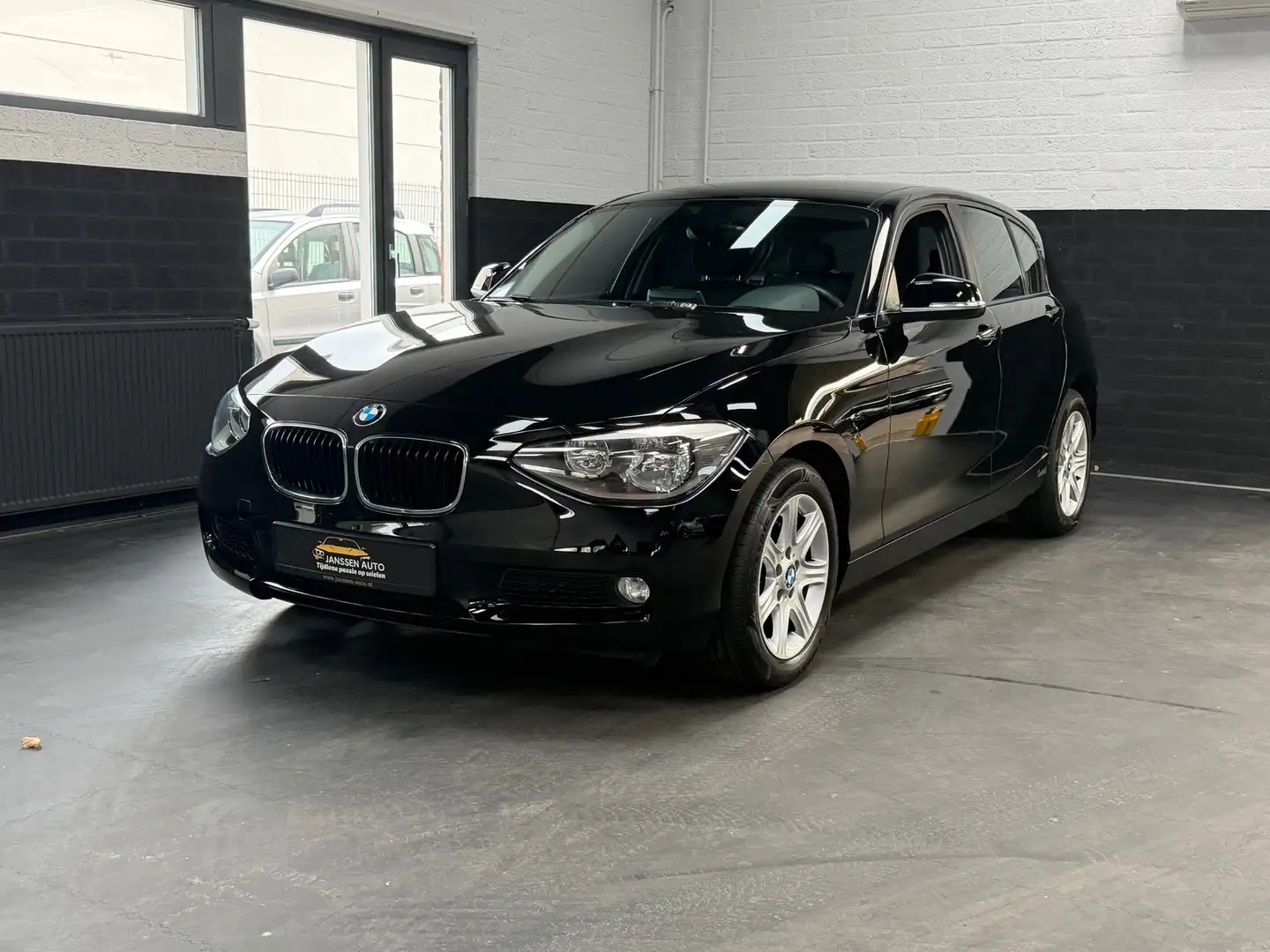 BMW 114 1-serie 114i EDE| Navigatie | Stoelverwarming | 6- Negro - 2
