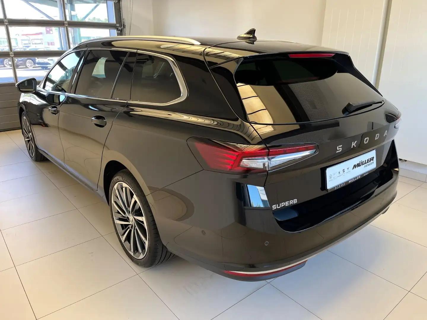 Skoda Superb Combi 2,0 TDI DSG L&K PANO/AHK/HEADUP Schwarz - 2