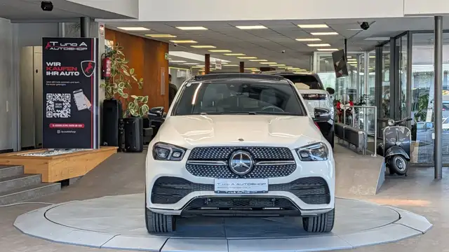 Mercedes-Benz GLE view 2