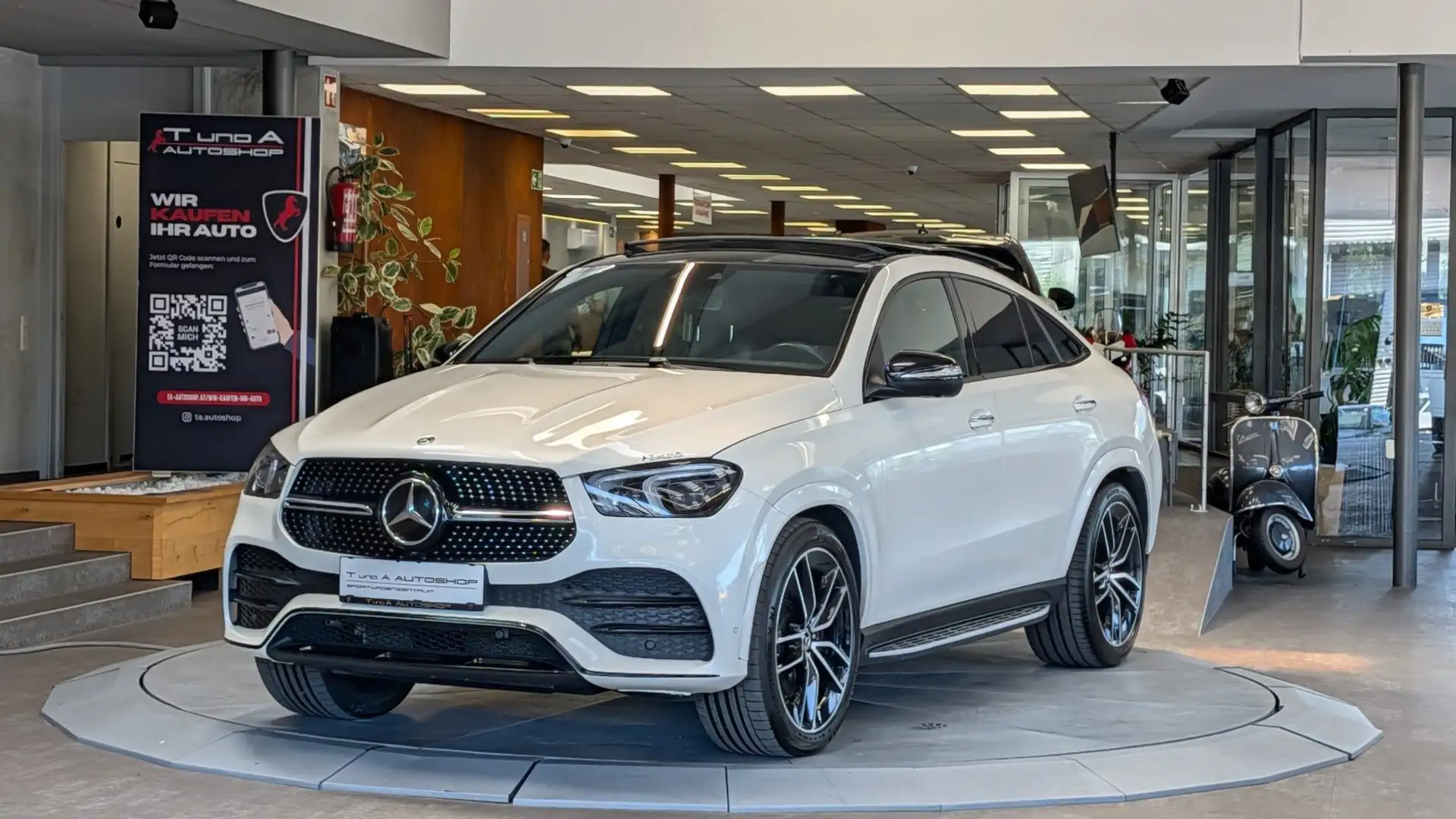Mercedes-Benz GLE 400 d 4Matic Coupe AMG-Line Aut. *Head-up*Pano*Luftfed Weiß - 1
