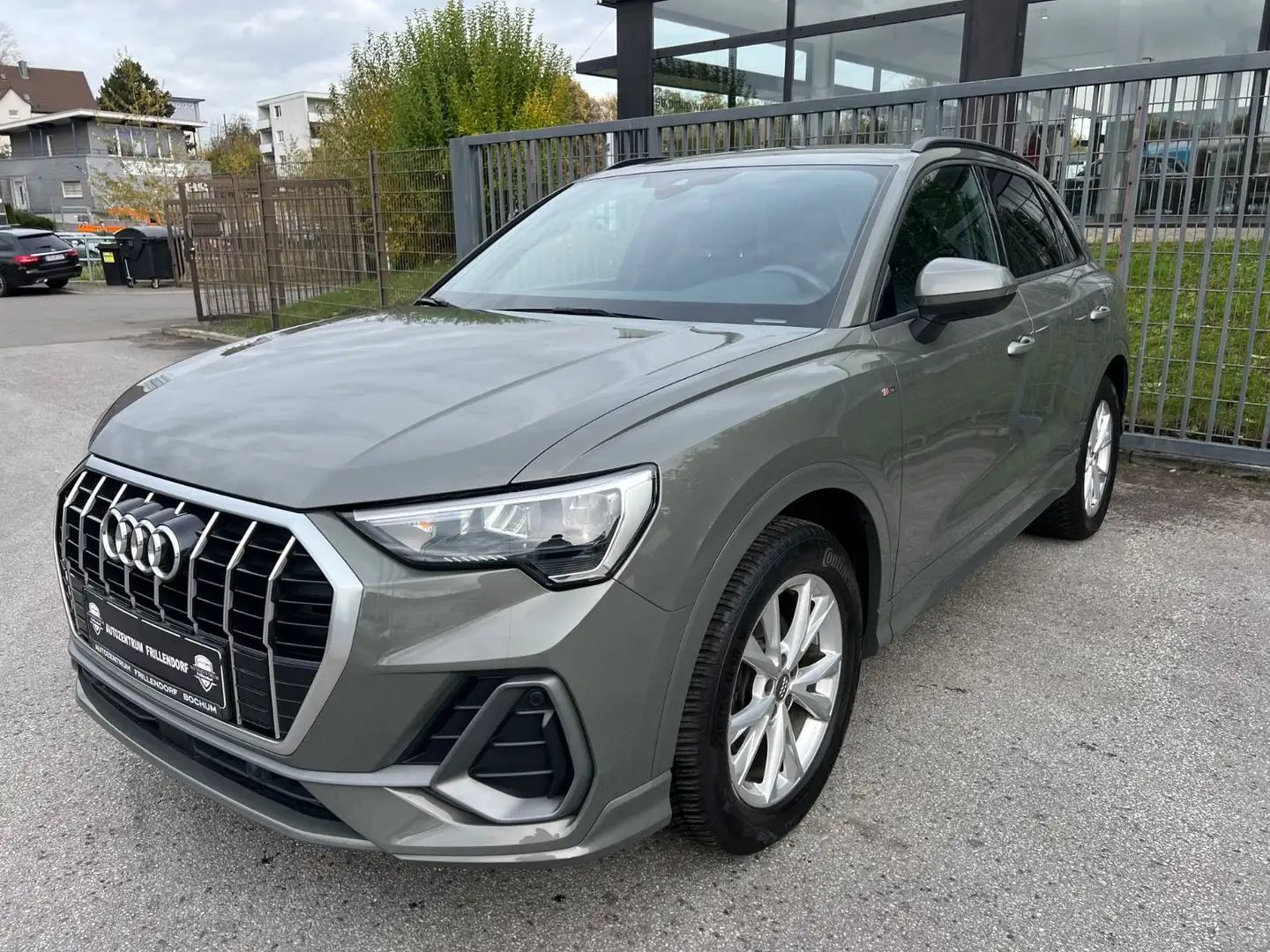 Audi Q3 35 TFSI S line DIGITAL TACHO/PDC/NAVI!!! Grau - 1