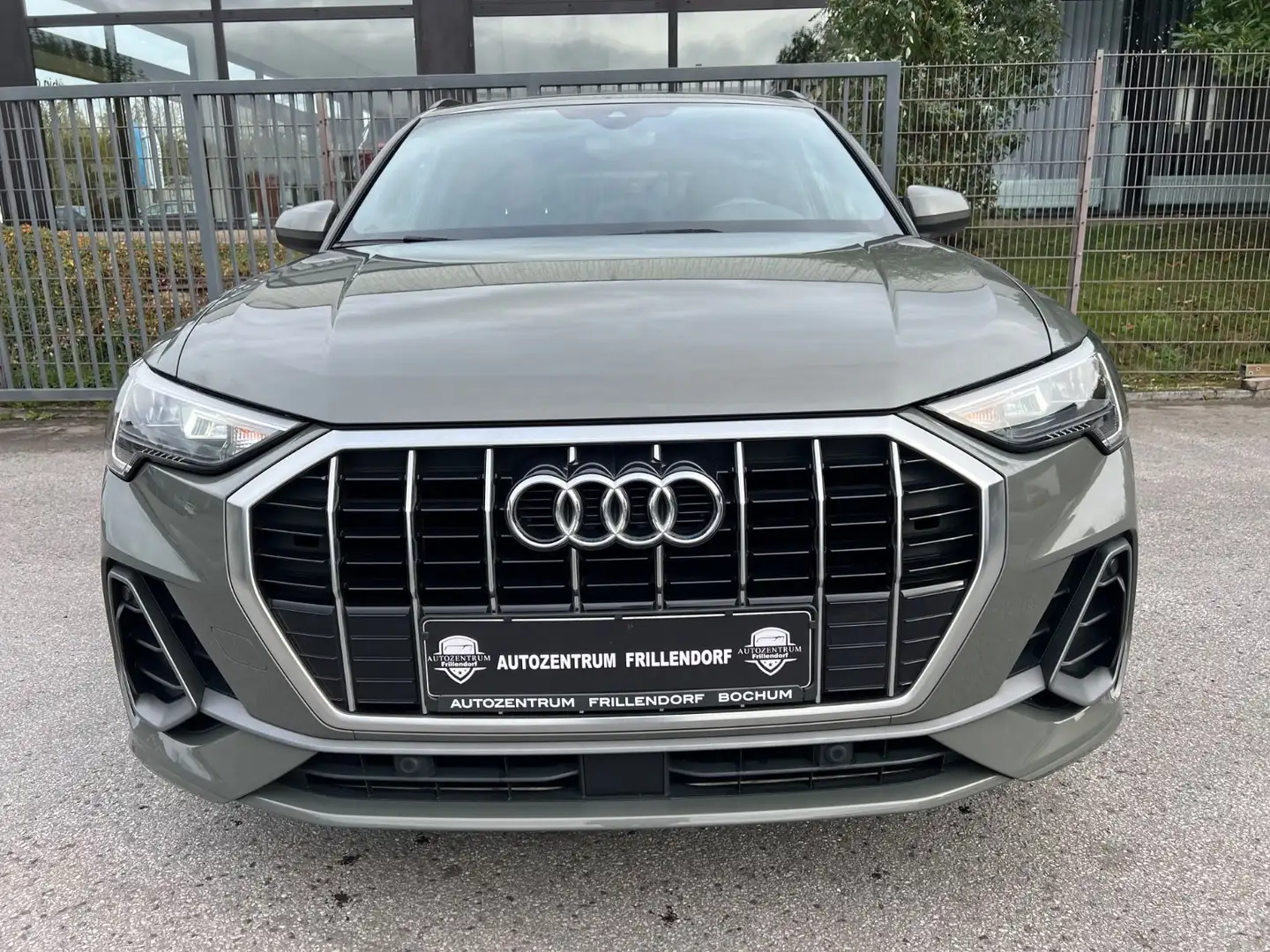 Audi Q3 35 TFSI S line DIGITAL TACHO/PDC/NAVI!!! Grau - 2
