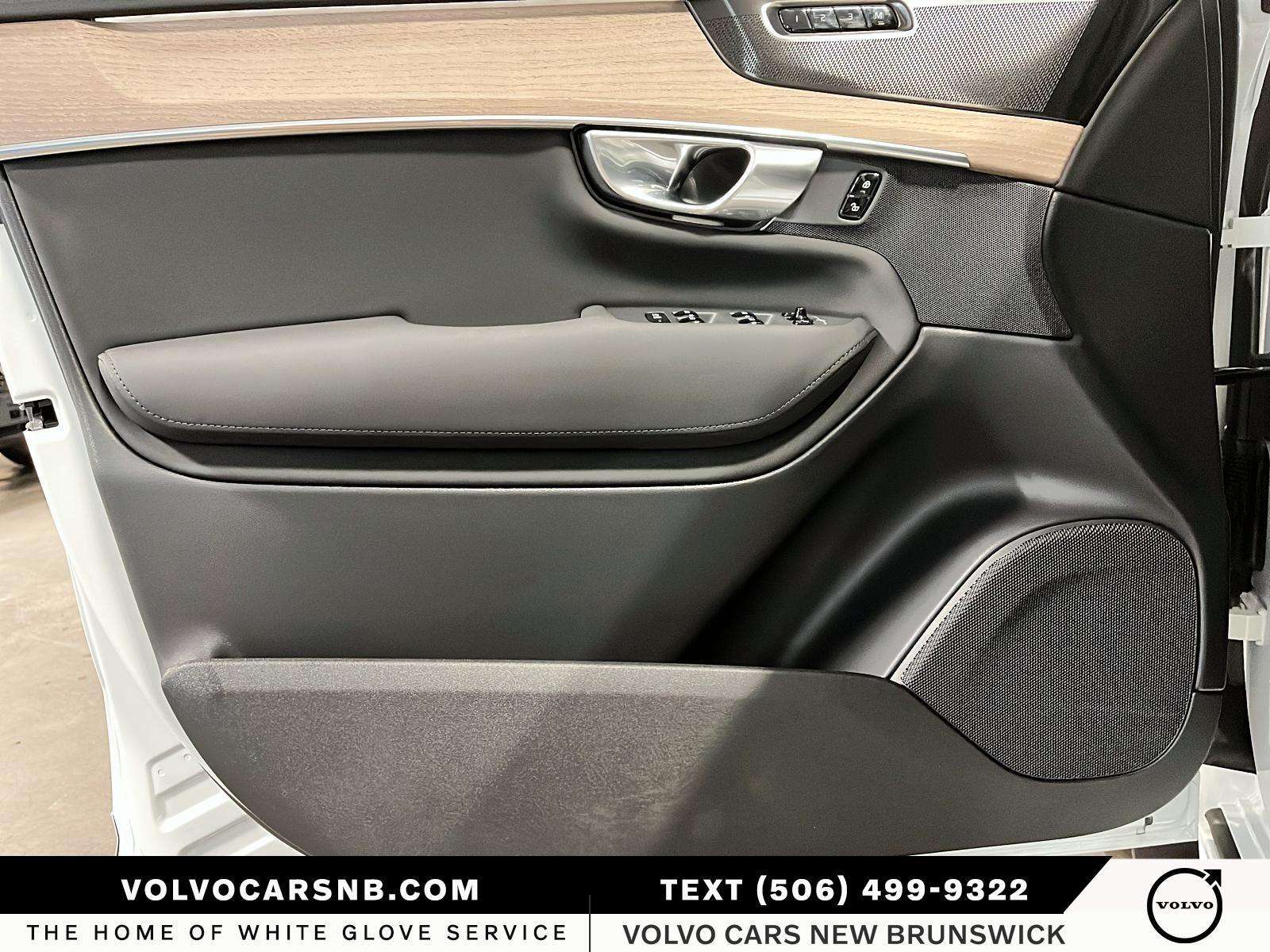 2026 Volvo XC90 B6 Plus Dark Theme thumb 13