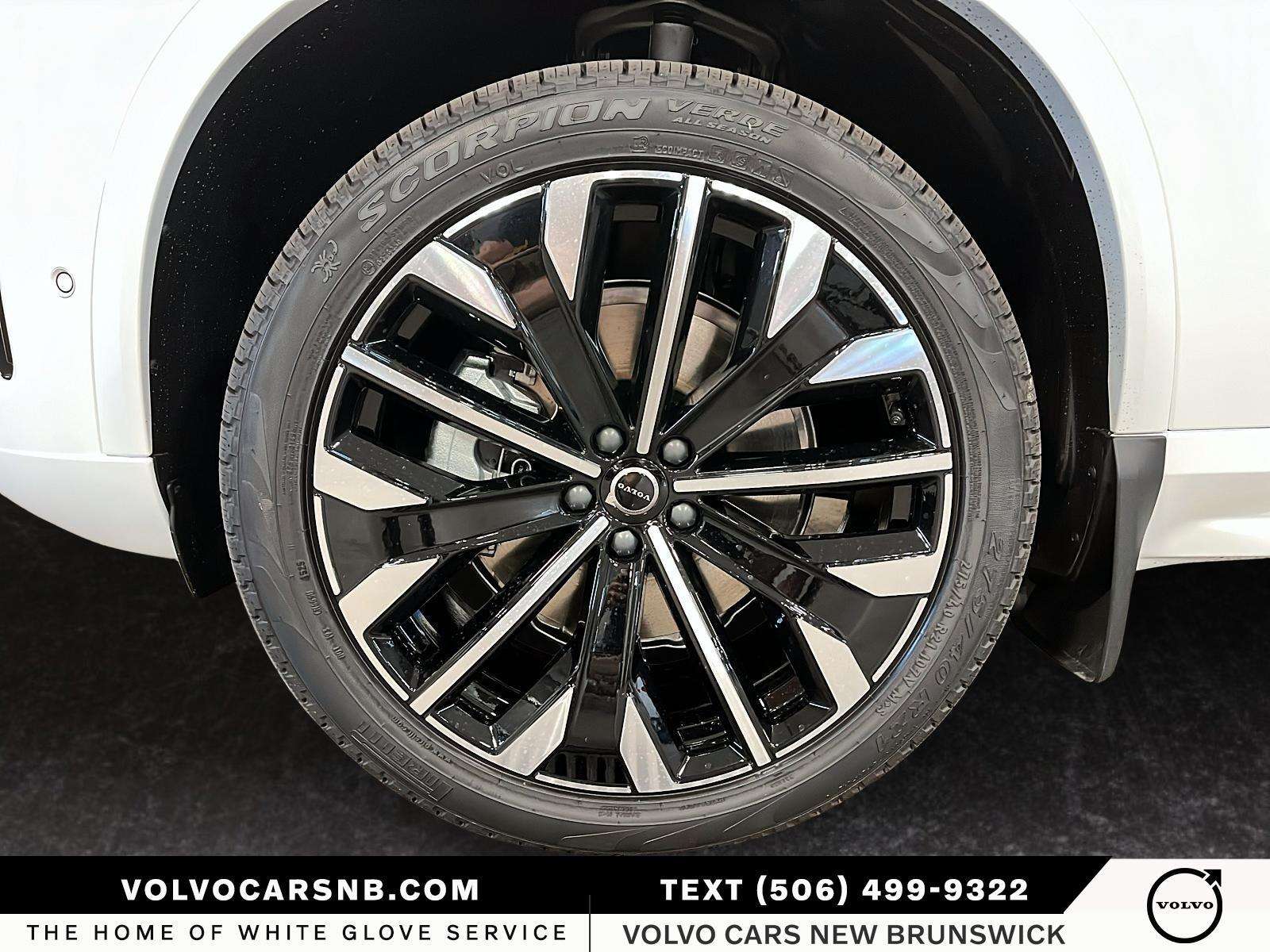 2026 Volvo XC90 B6 Plus Dark Theme thumb 7
