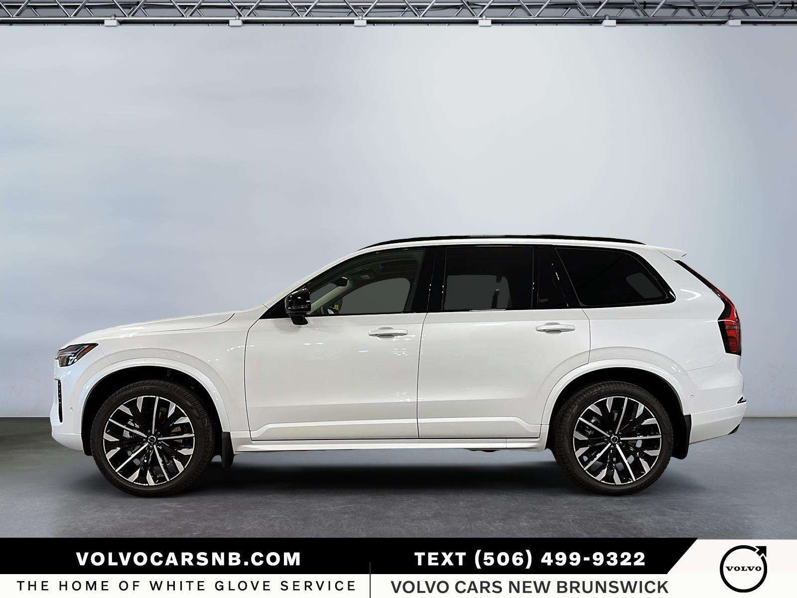 2026 Volvo XC90 B6 Plus Dark Theme alt 5