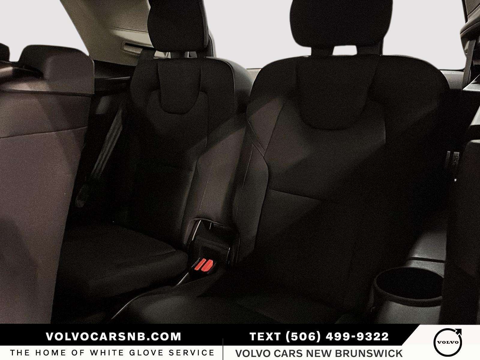 2026 Volvo XC90 B6 Plus Dark Theme thumb 10
