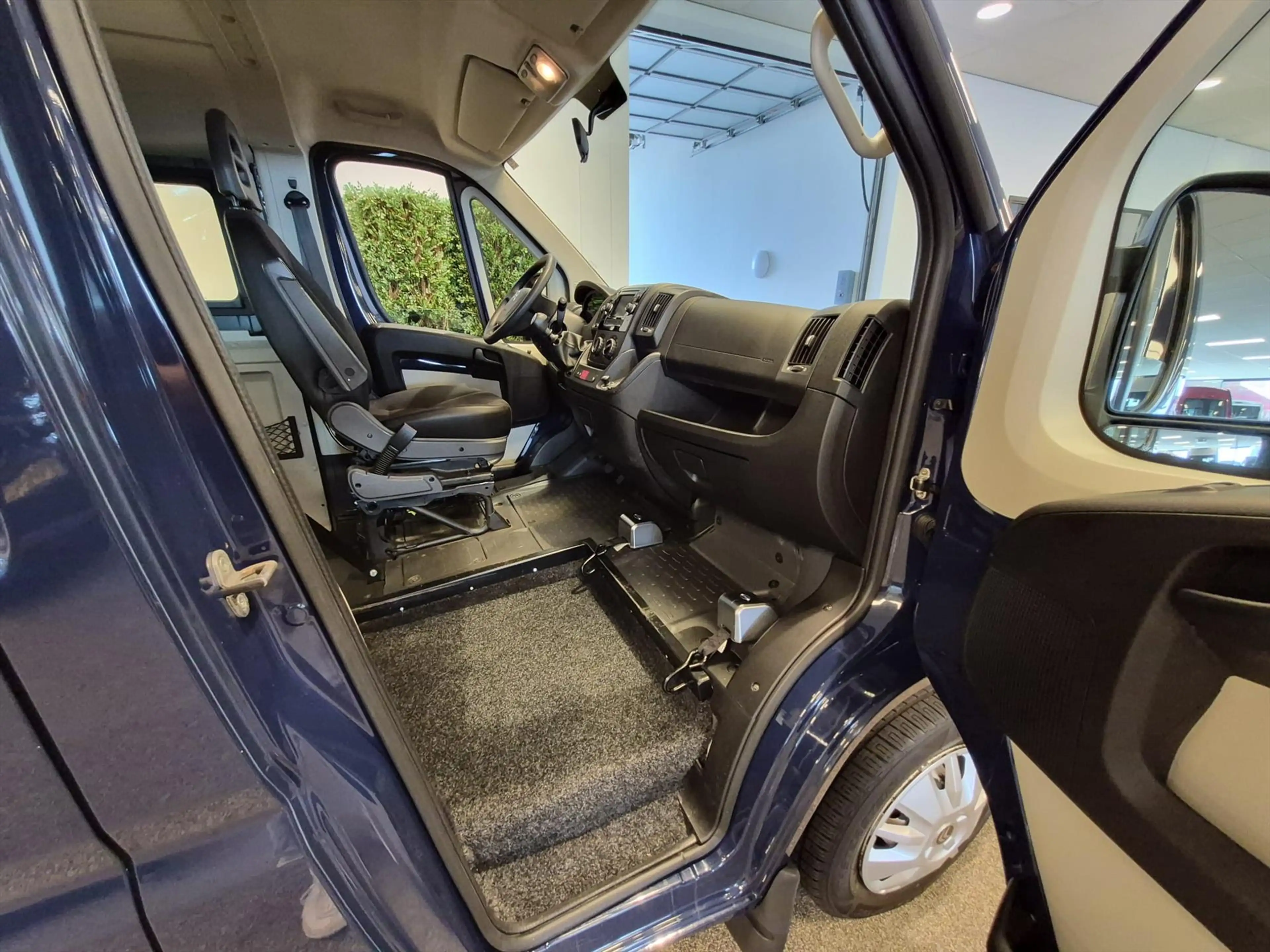 Citroen Jumper L1H1 Rolstoelbus - Rolstoel voorin — photo 18