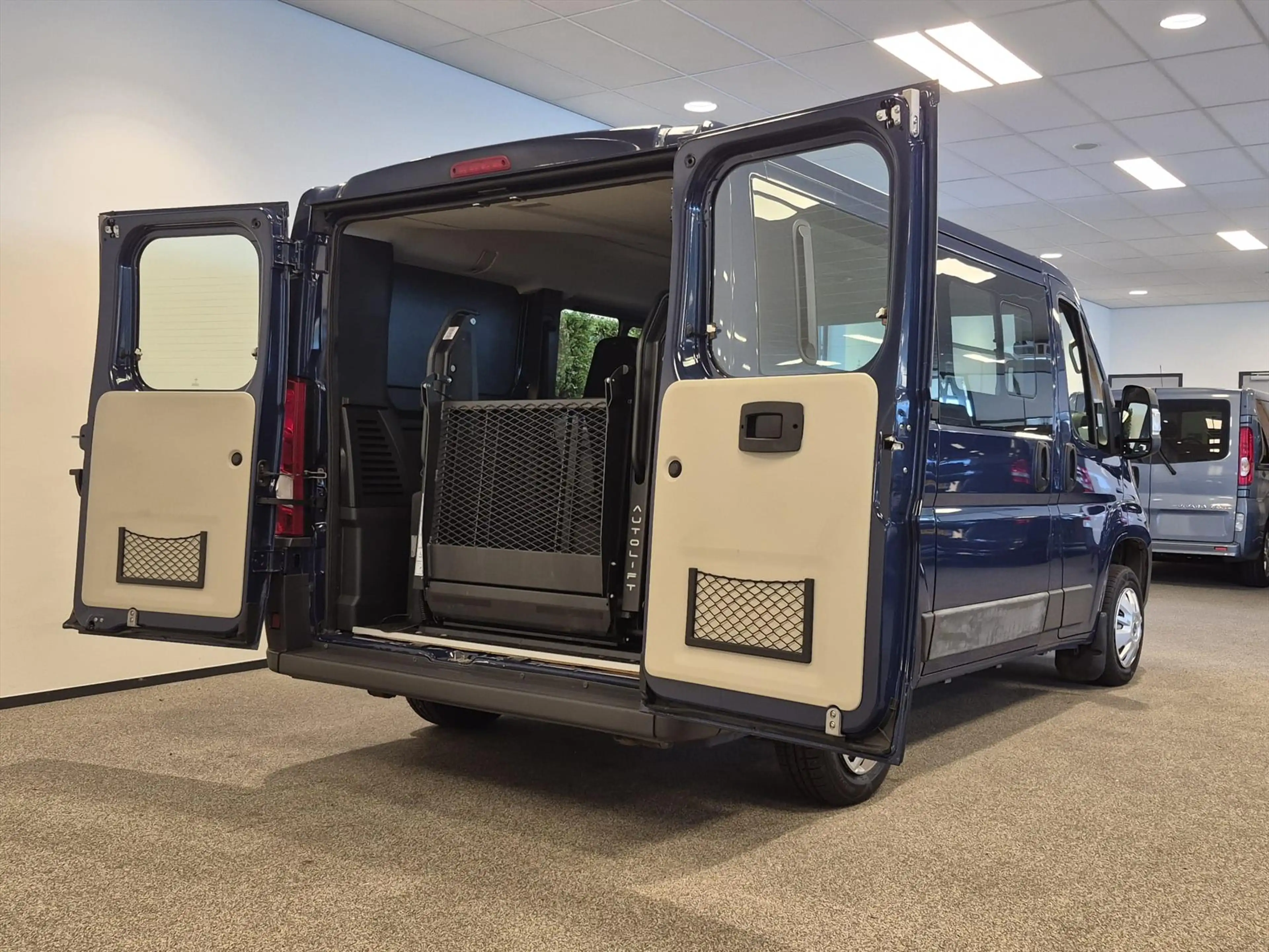 Citroen Jumper L1H1 Rolstoelbus - Rolstoel voorin — photo 10