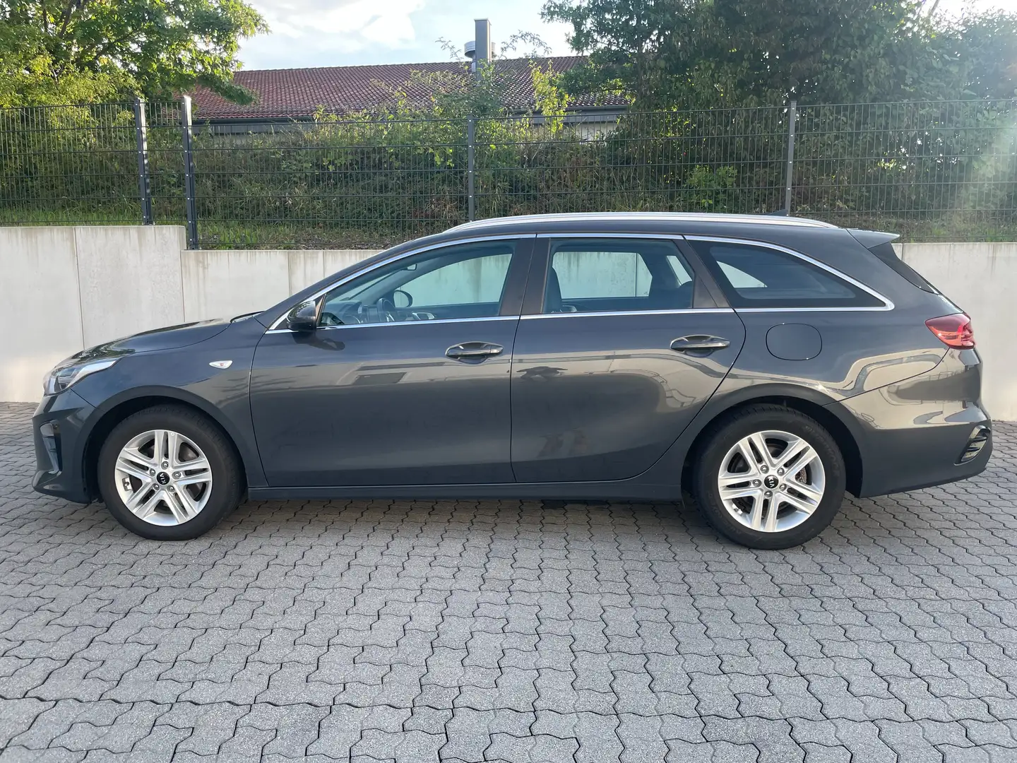 Kia Ceed SW / cee'd SW Ceed SW 1.6 CRDI Vision Navi*Spur*Kamera*LED*Alu Grau - 2