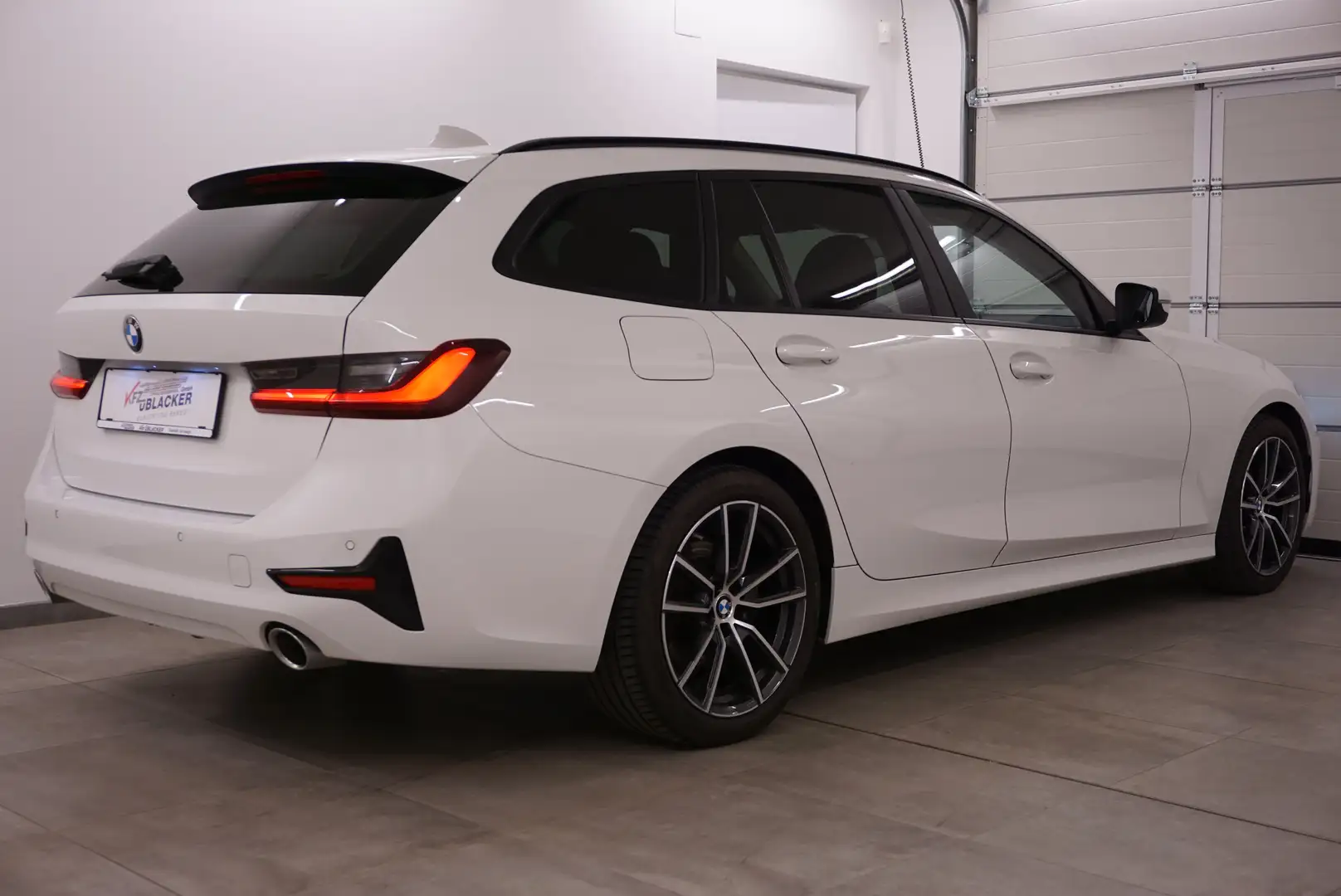 BMW 320 d xDrive // Laser // Abstandstempomat // AHK // Blanc - 2