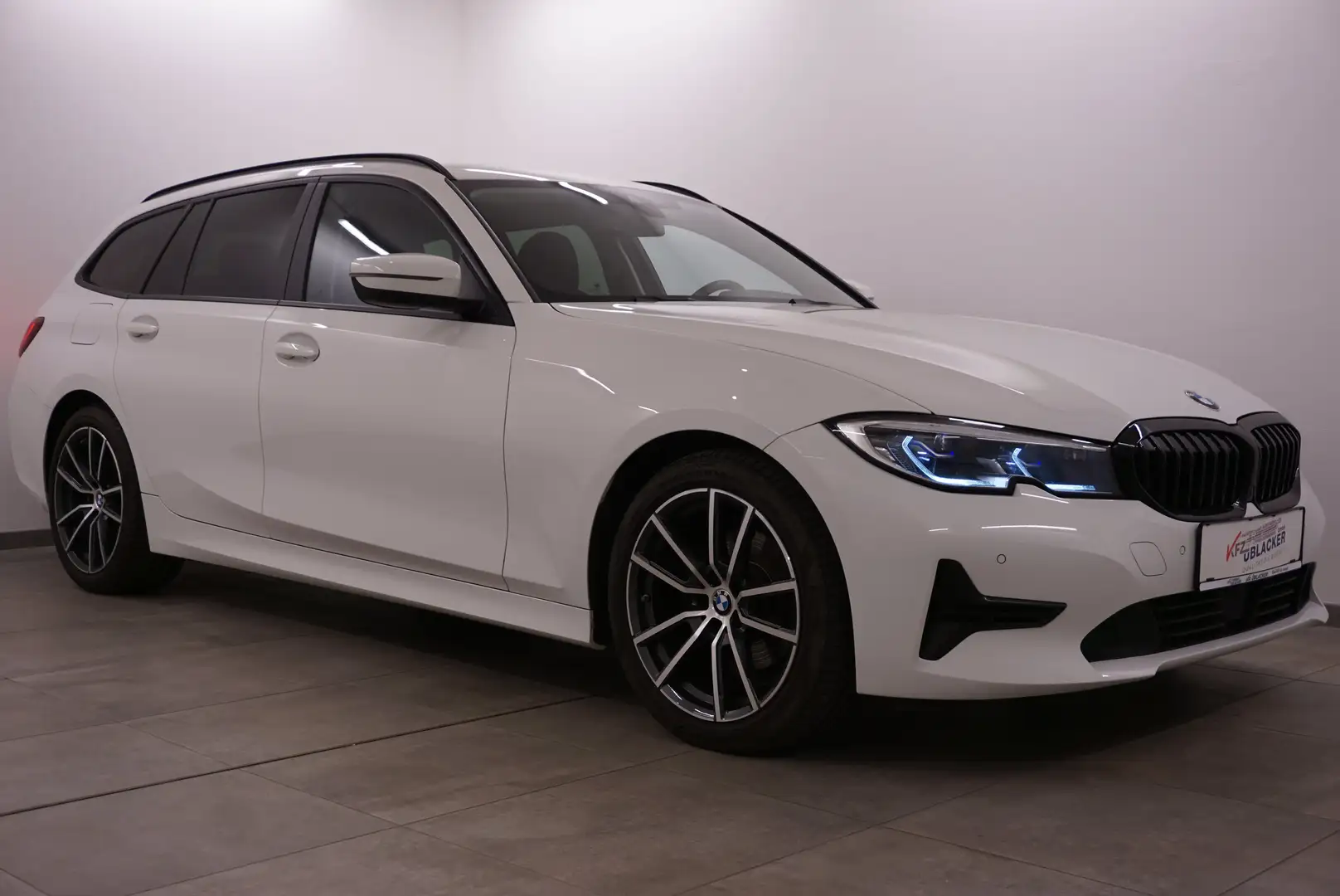 BMW 320 d xDrive // Laser // Abstandstempomat // AHK // Blanc - 1