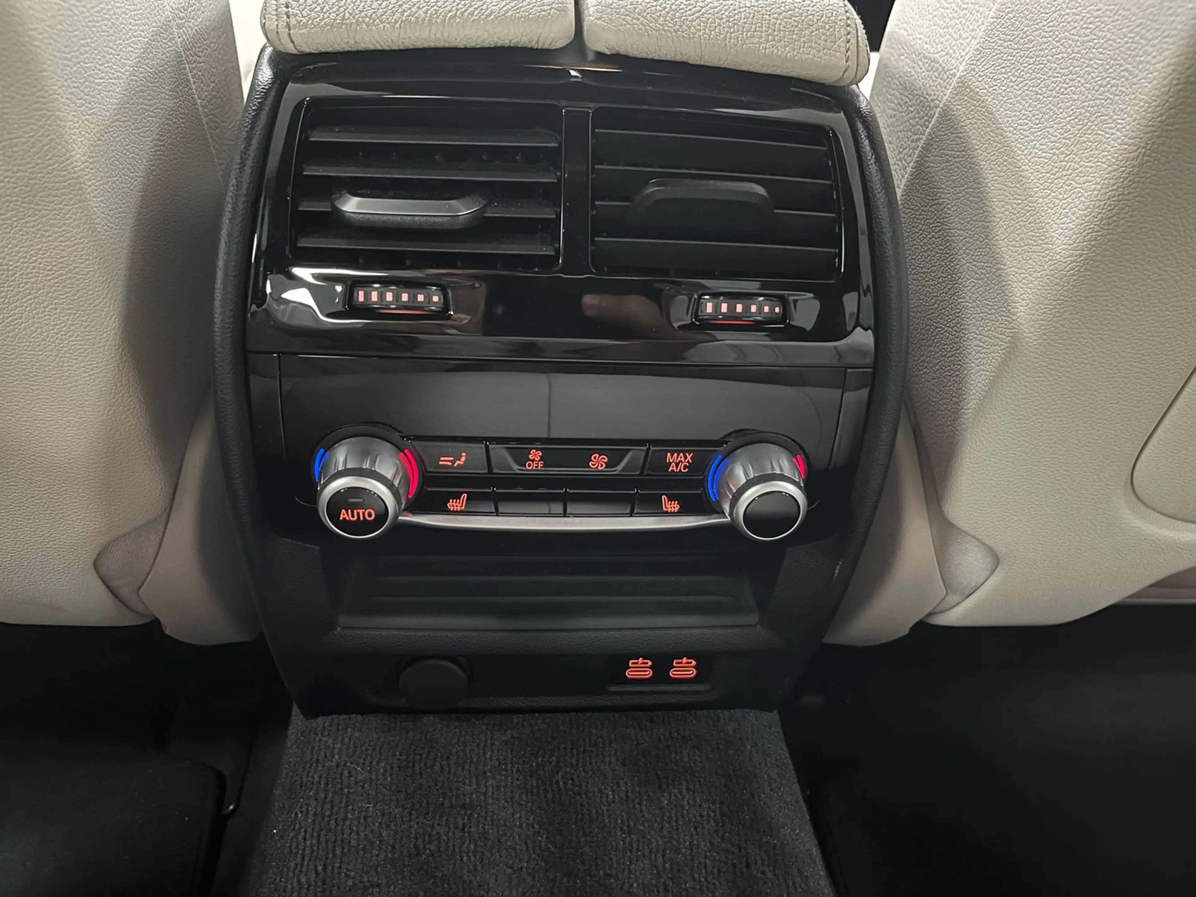 BMW M550 i xDrive Deutsch/Scheckheft/HUD/ACC/H&K/Laser — photo 15