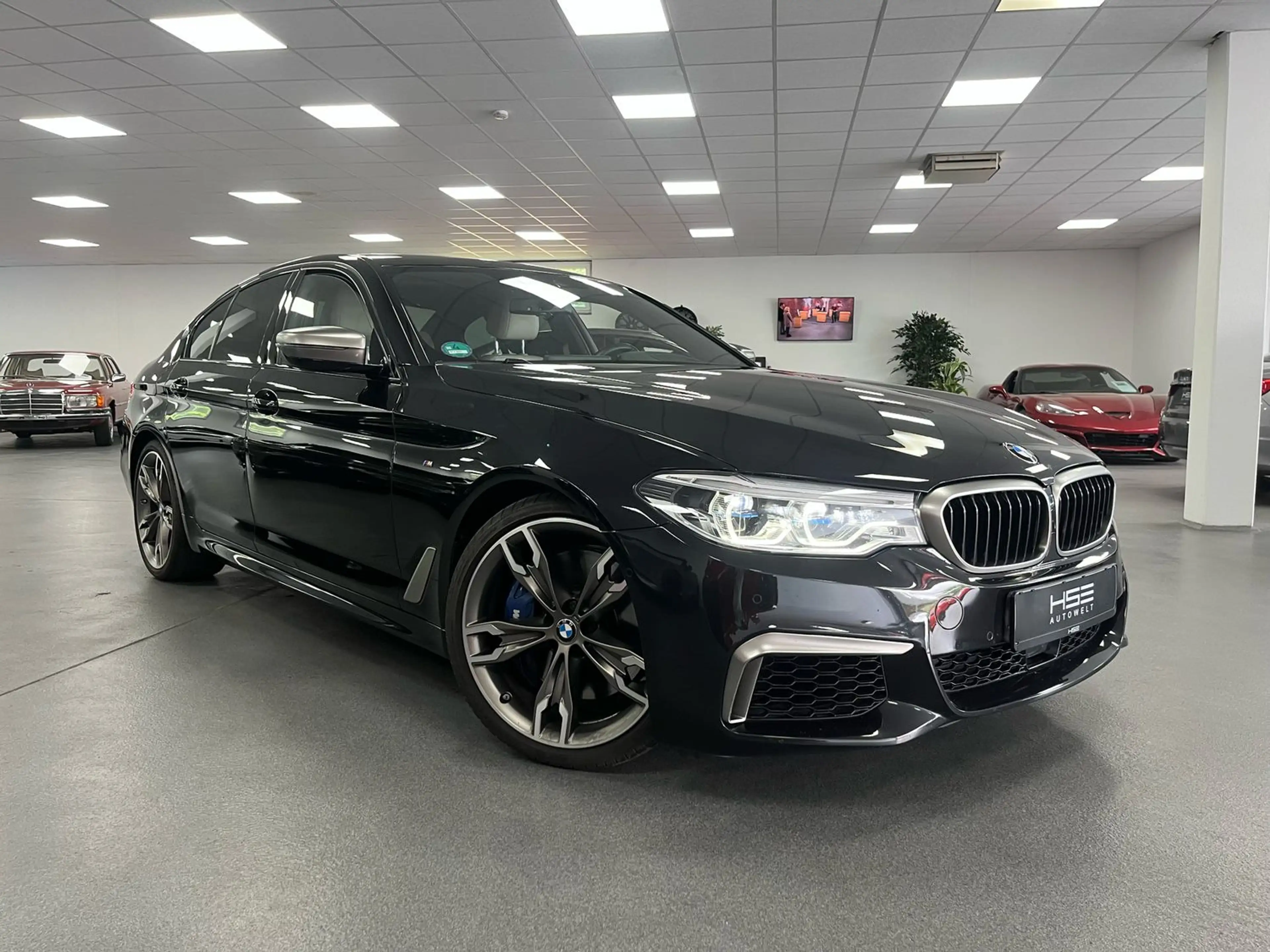 BMW M550 i xDrive Deutsch/Scheckheft/HUD/ACC/H&K/Laser — photo 4