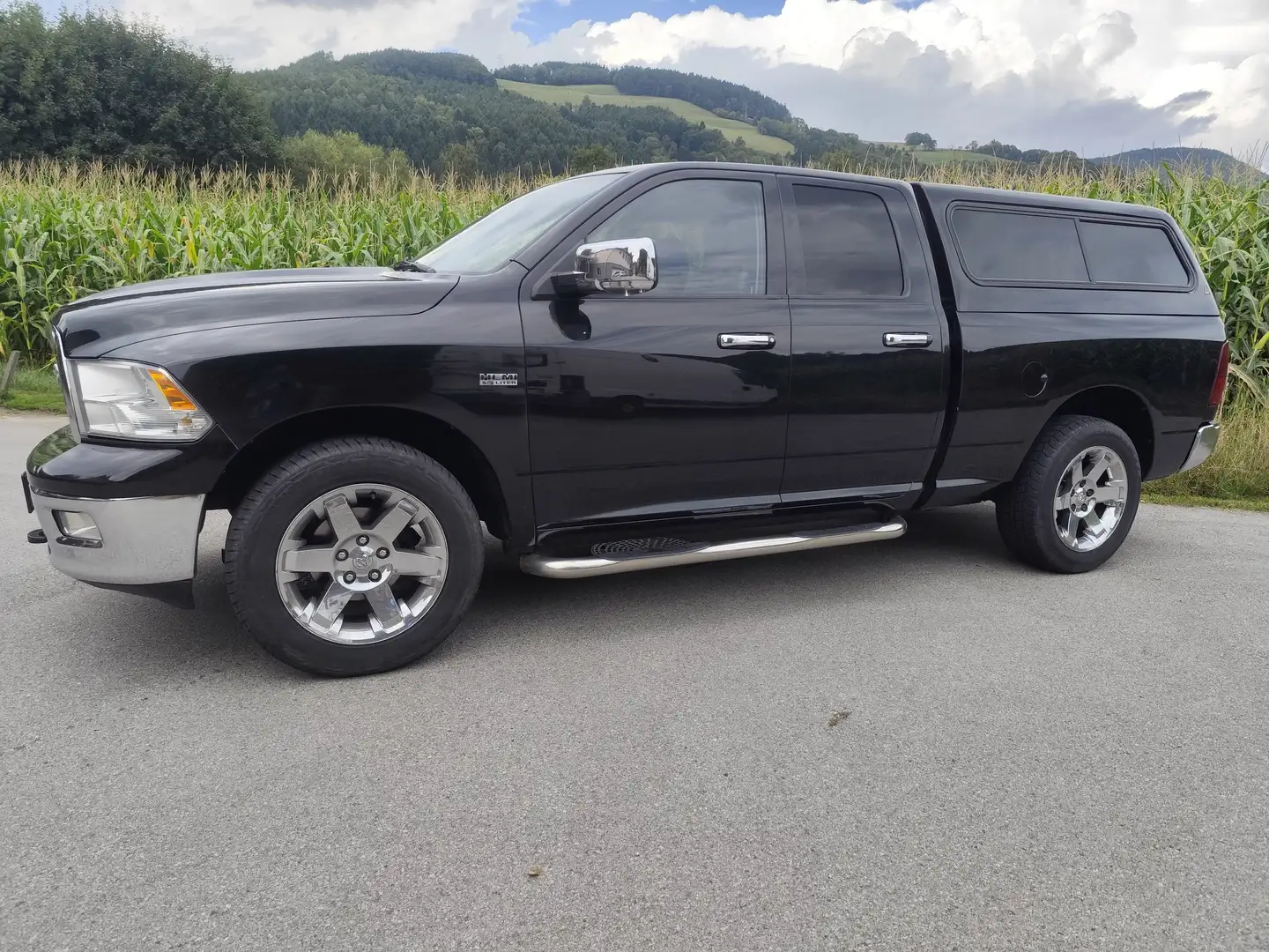 Dodge RAM 1500 4x4 5,7 HEMI Schwarz - 1