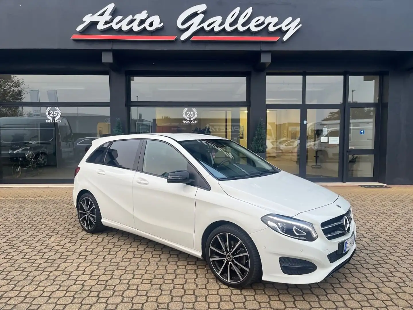 Mercedes-Benz B 200 D SPORT BLACK PACKET-FULL OPTIONAL-CONDIZIONI TOP Bianco - 1