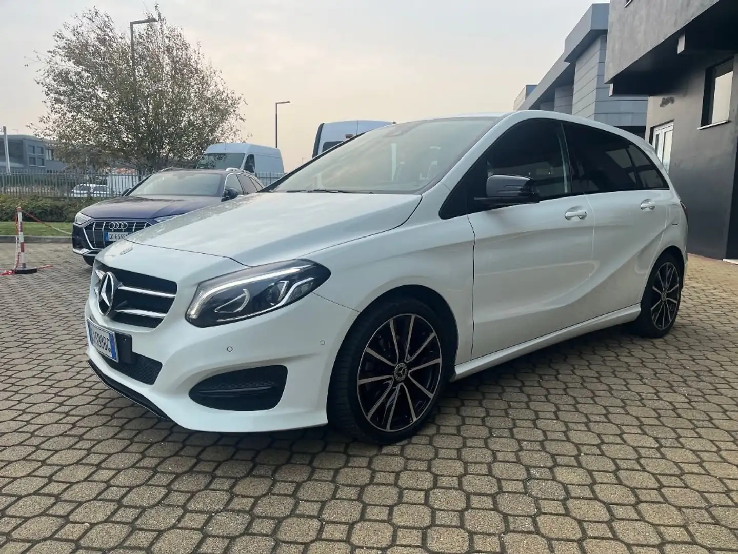 Mercedes-Benz B 200 D SPORT BLACK PACKET-FULL OPTIONAL-CONDIZIONI TOP Bianco - 2