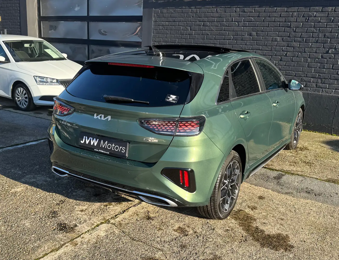 Kia Ceed / cee'd 1.5 T-GDi GT-Line * DCT * Navi * Pano * Grün - 2