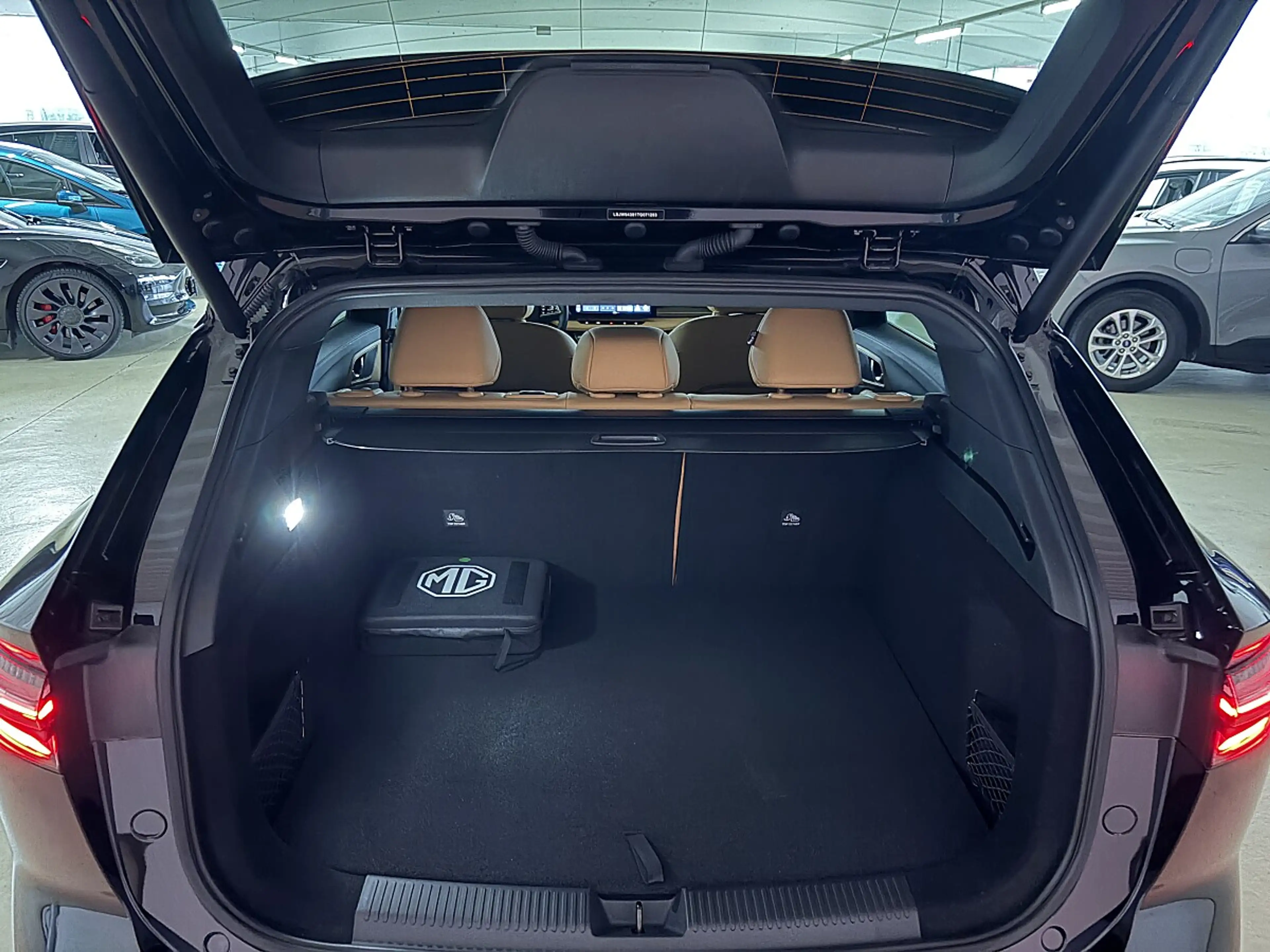 MG HS PHEV+ Luxury 21,4kWh Aut. *Winterkompletträder ... — photo 7